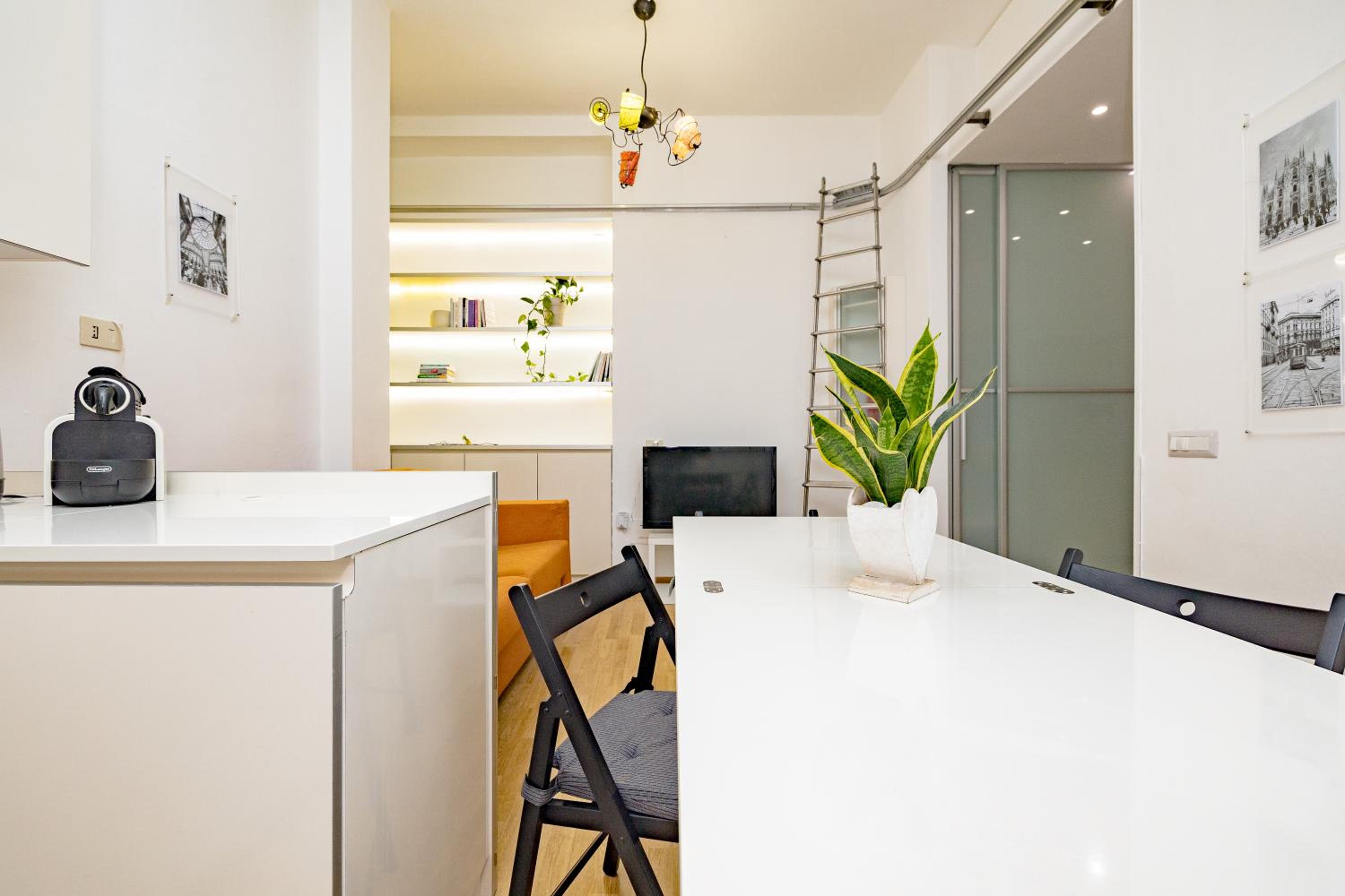 Minimal apartment near Bocconi University