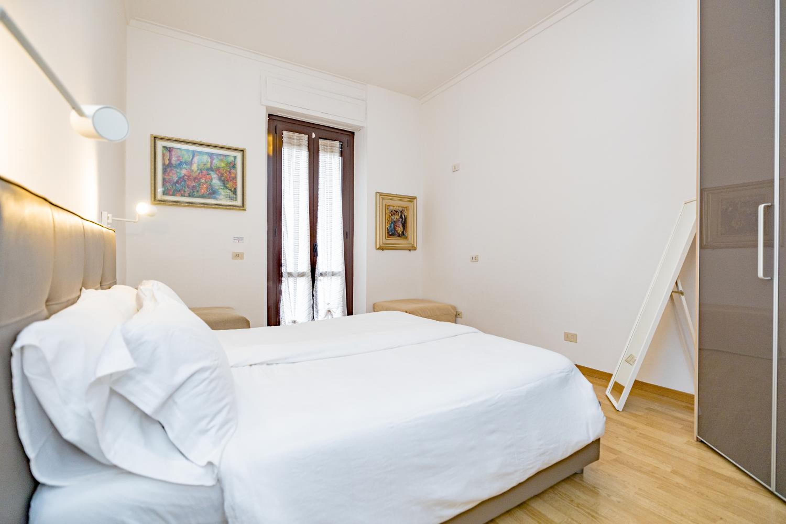 Minimal apartment near Bocconi University