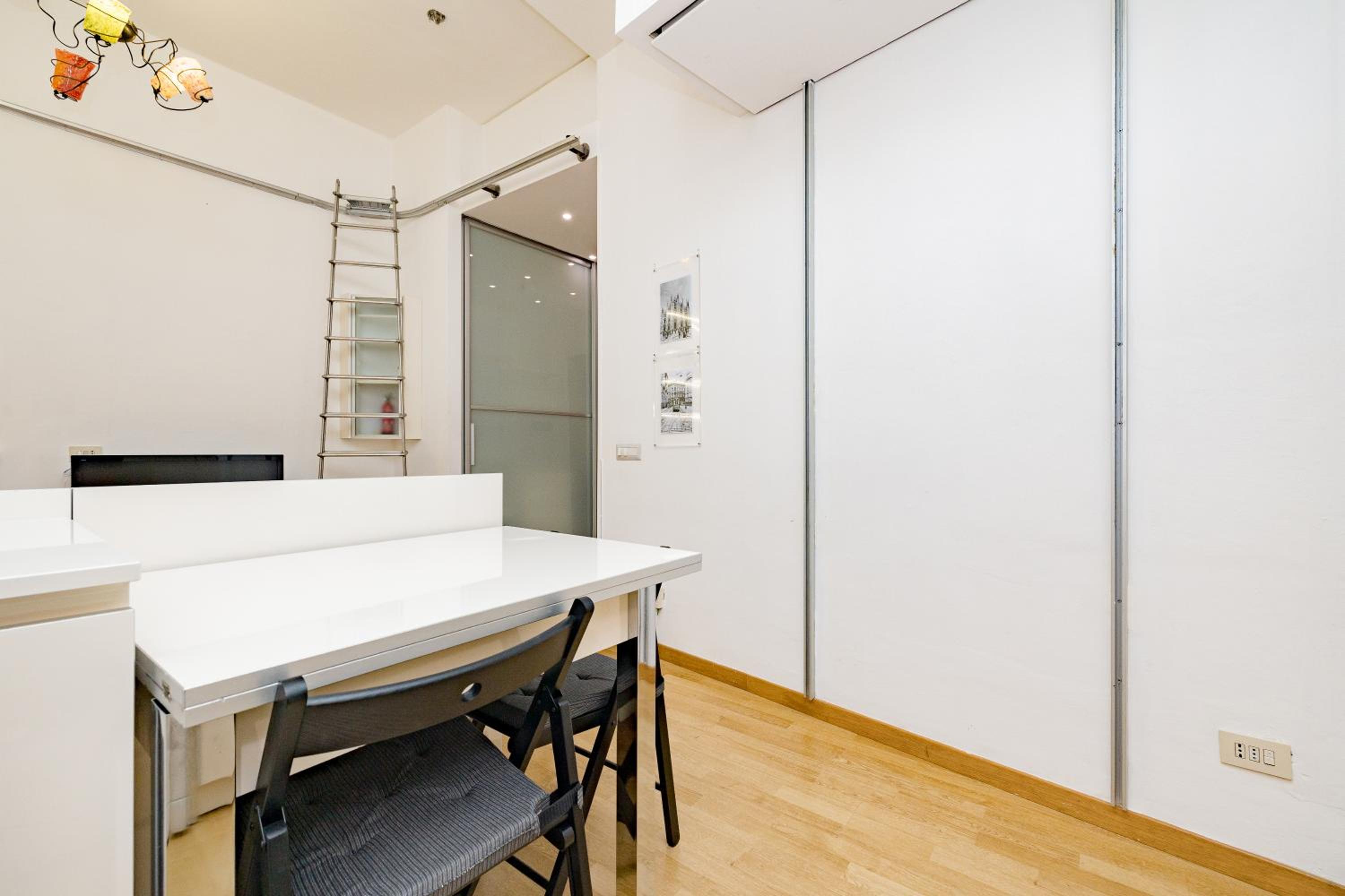 Minimal apartment near Bocconi University