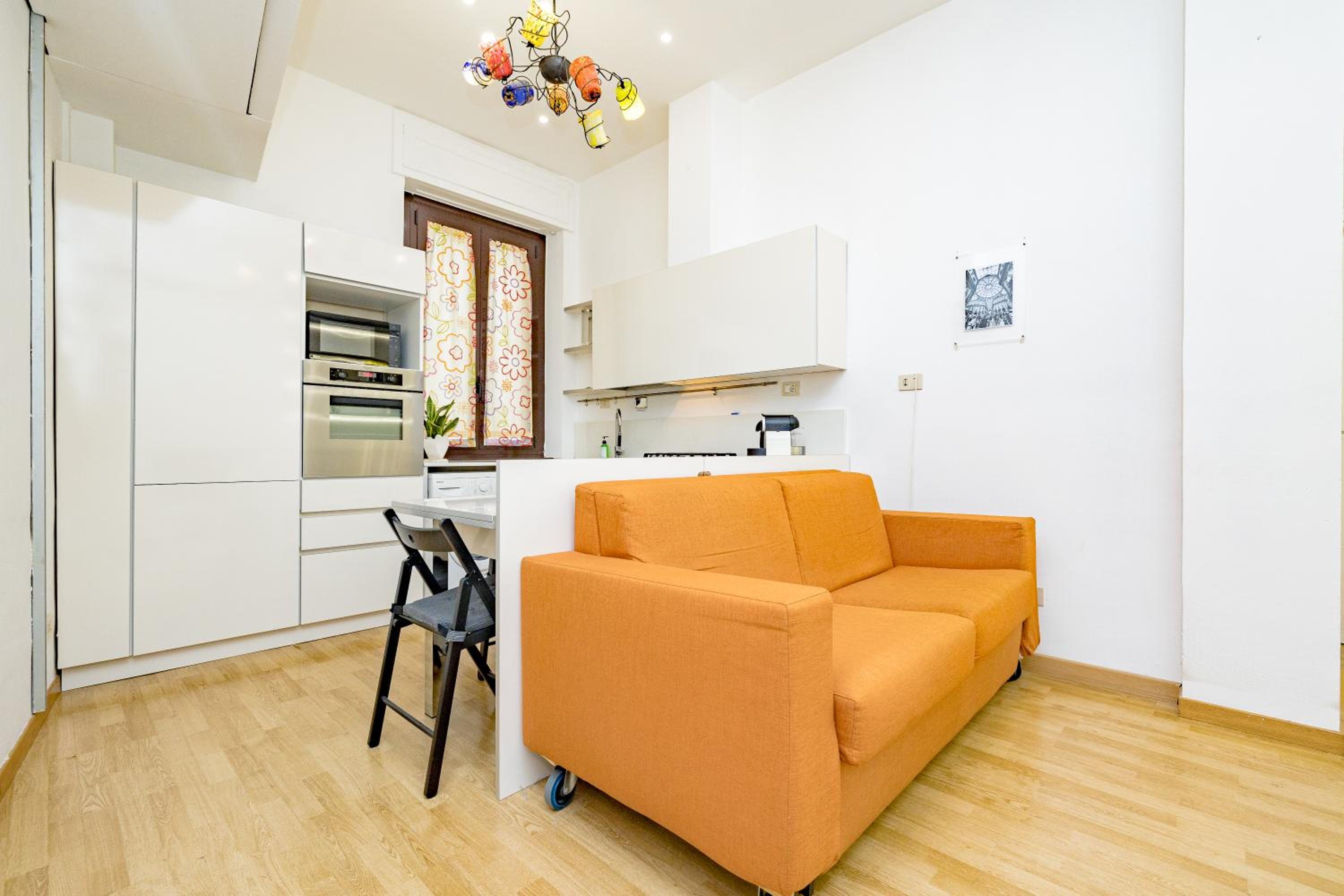 Minimal apartment near Bocconi University