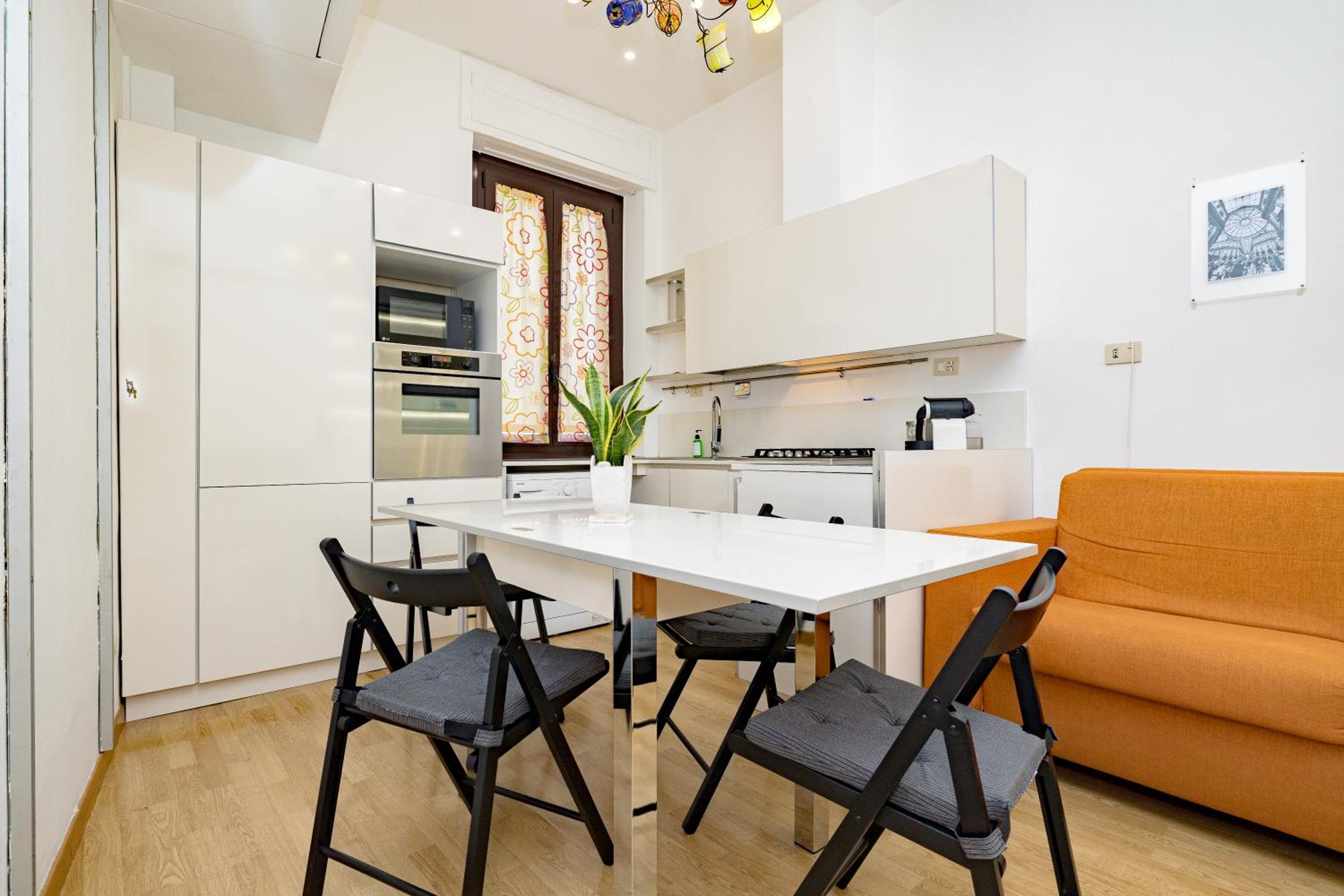 Minimal apartment near Bocconi University