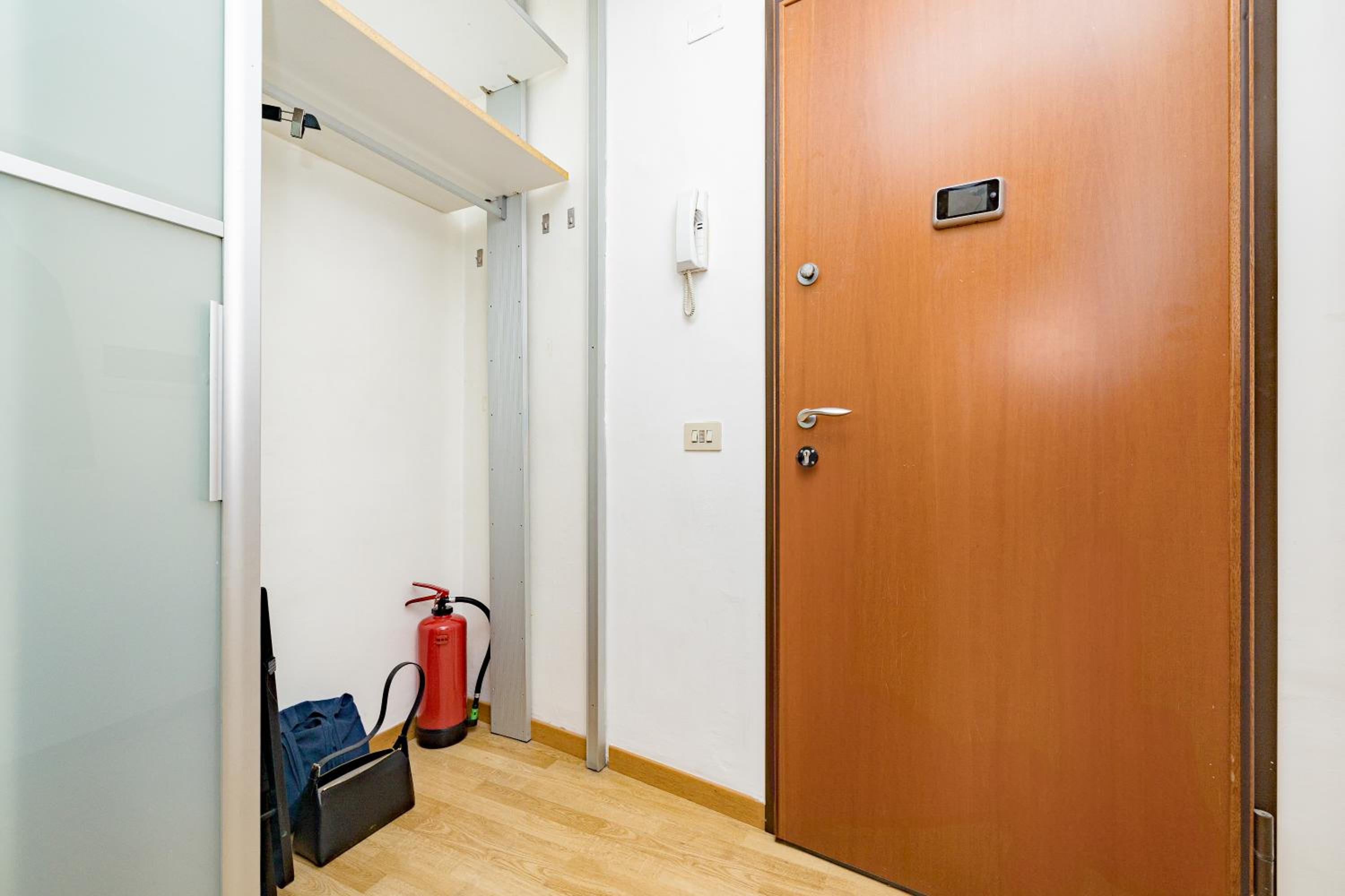 Minimal apartment near Bocconi University