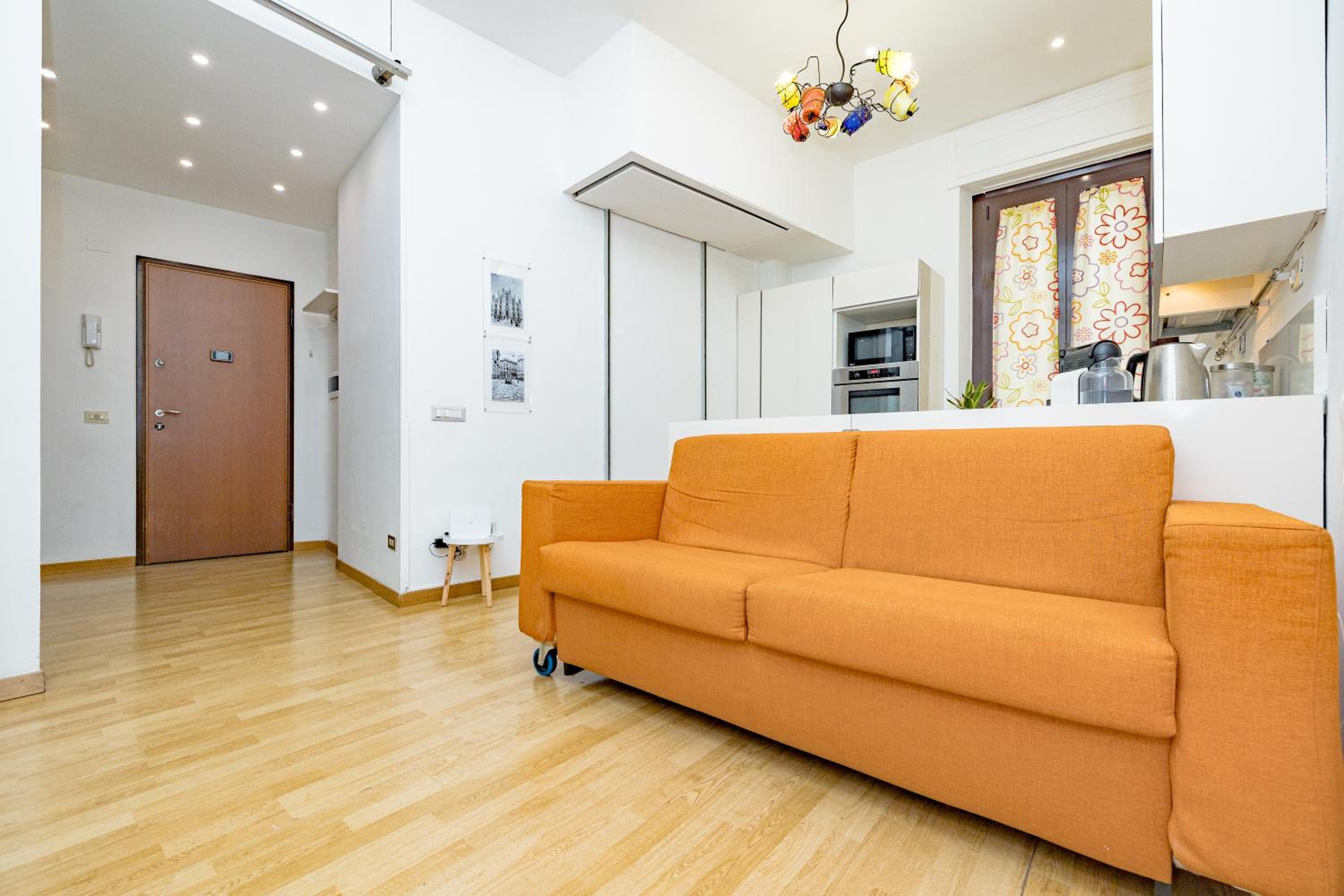 Minimal apartment near Bocconi University