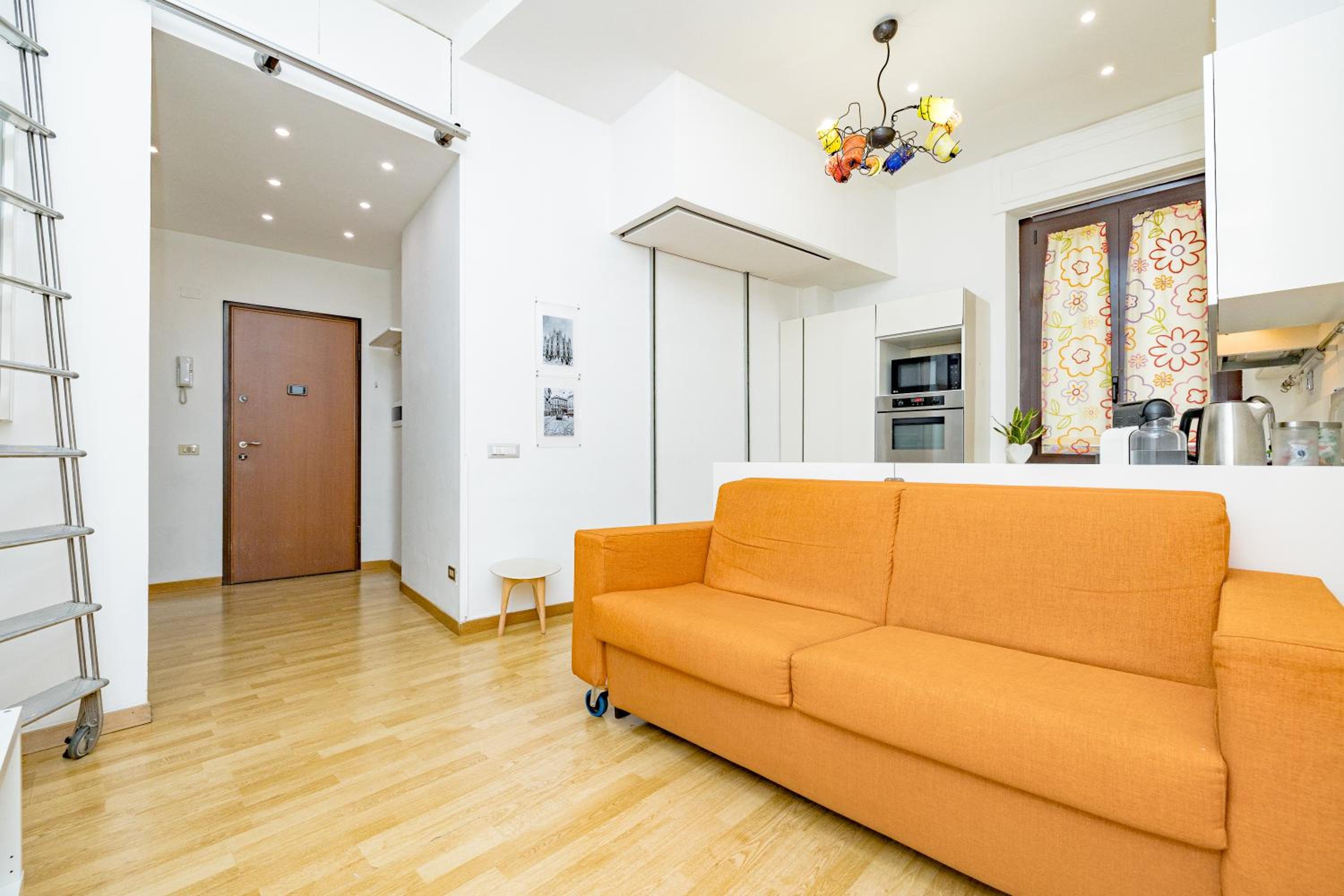 Minimal apartment near Bocconi University