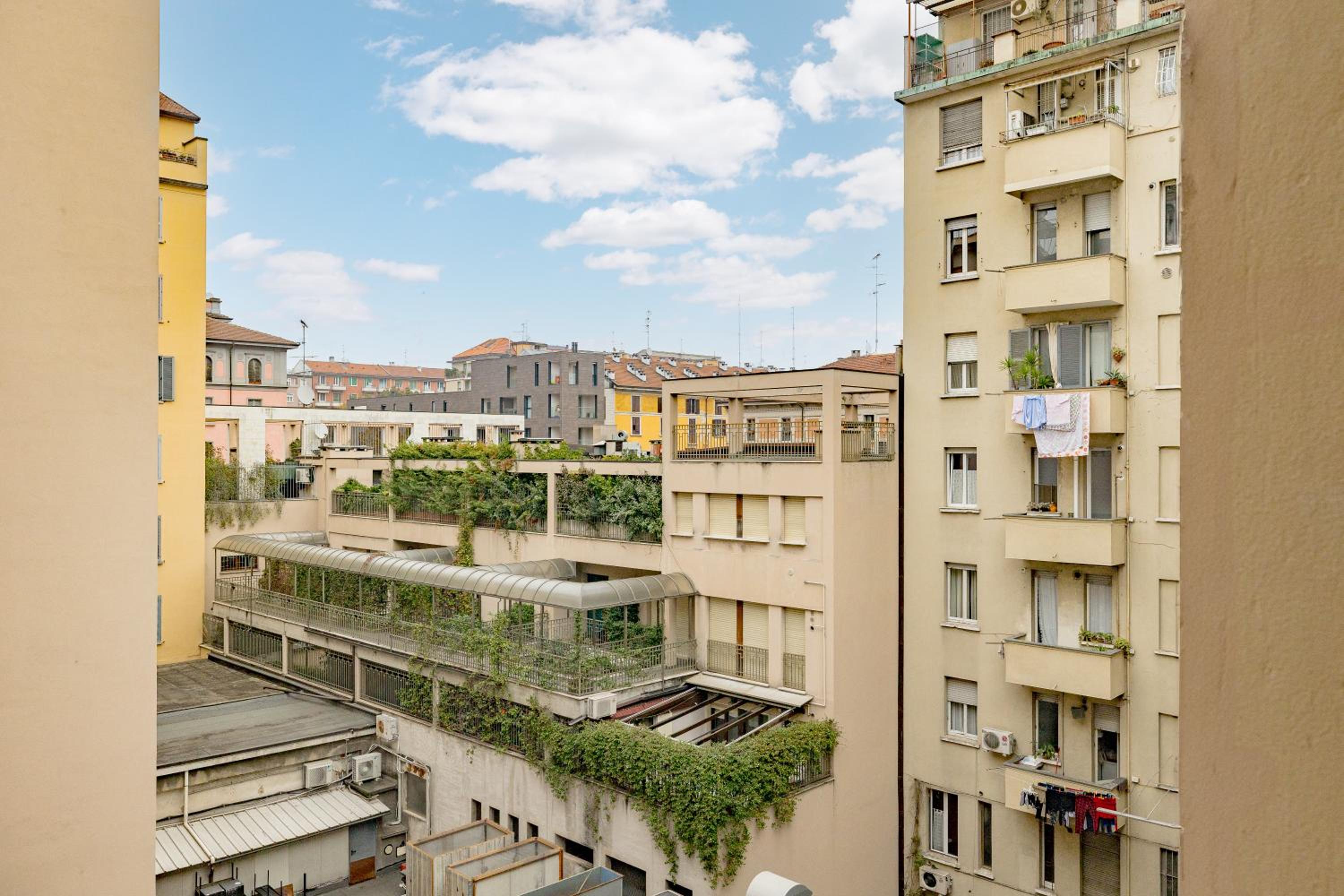 Minimal apartment near Bocconi University