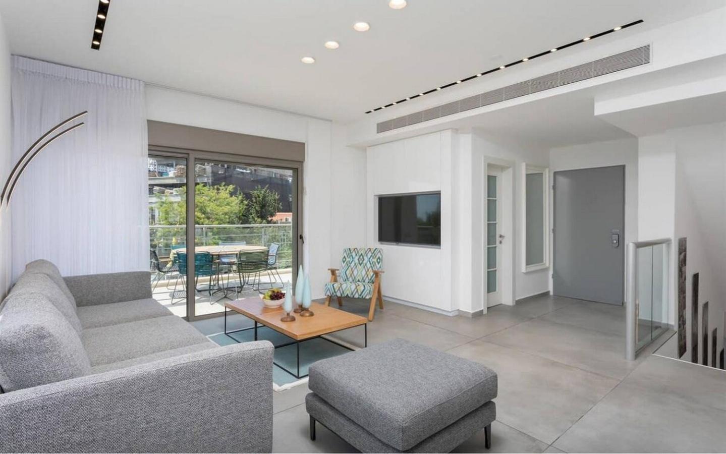 3BR Duplex with Stunning Outdoors by HolyGuest view 5