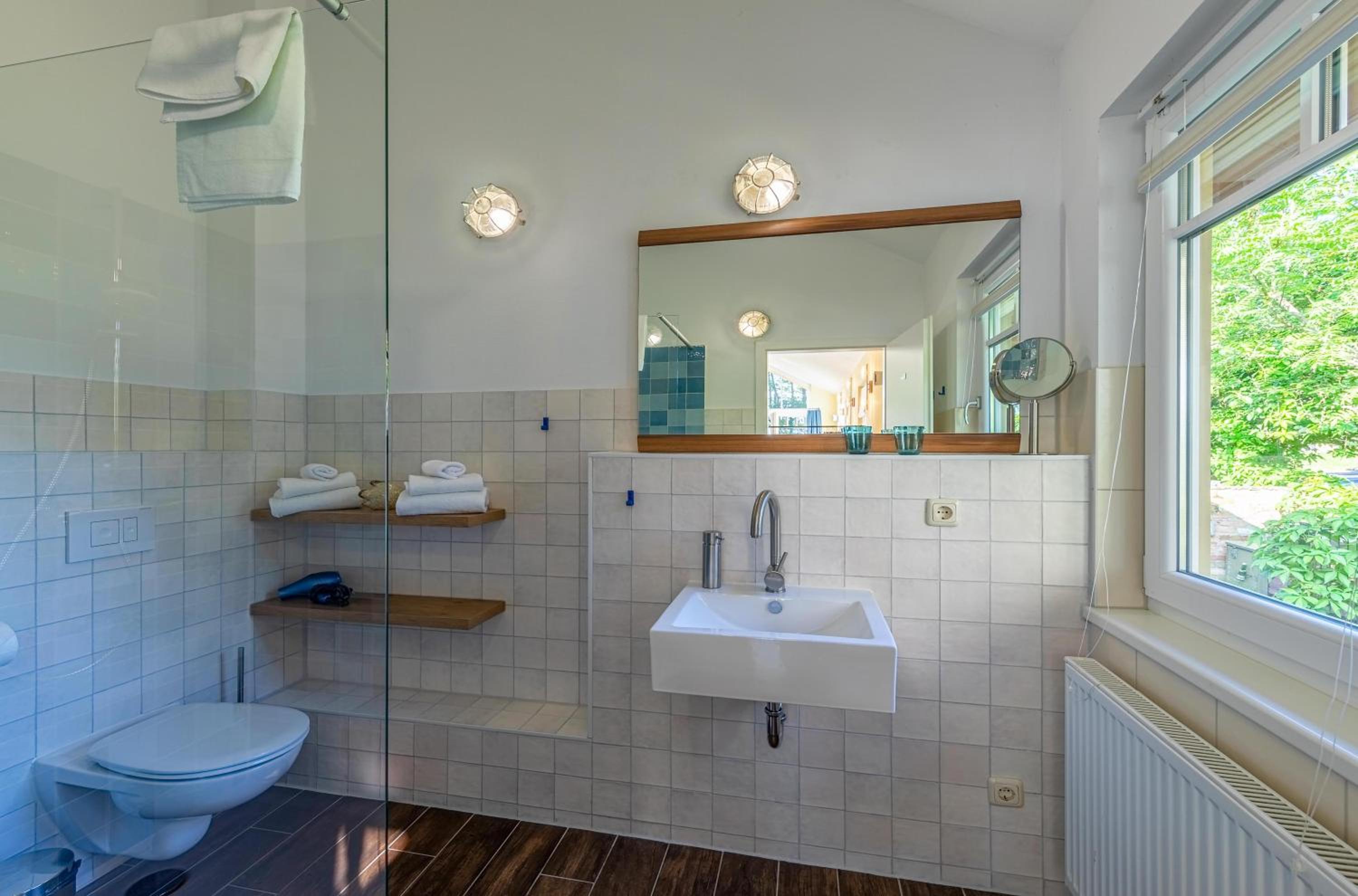 Wildgans - Stilvolles Ferienhaus mit Terrasse, Seeblick Naturidylle am Loppiner See - Property Image 16
