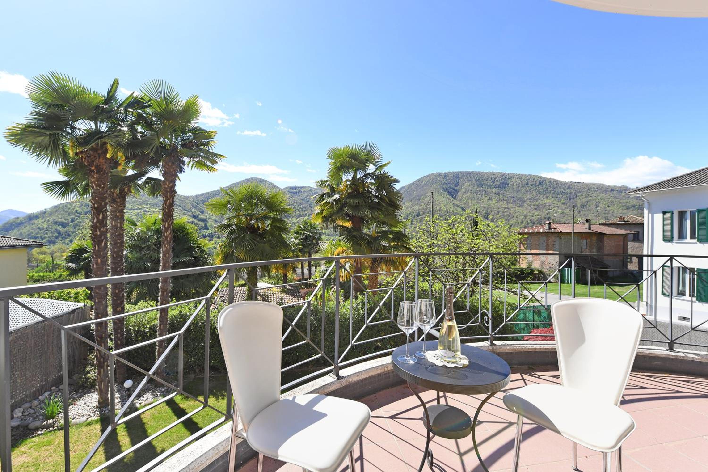 Sunny House- Happy Rentals