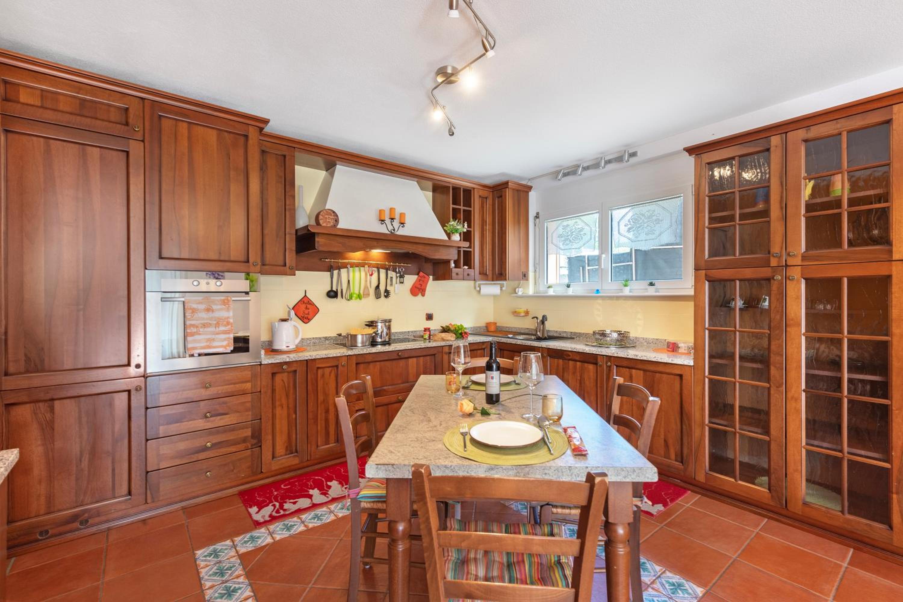 Sunny House- Happy Rentals