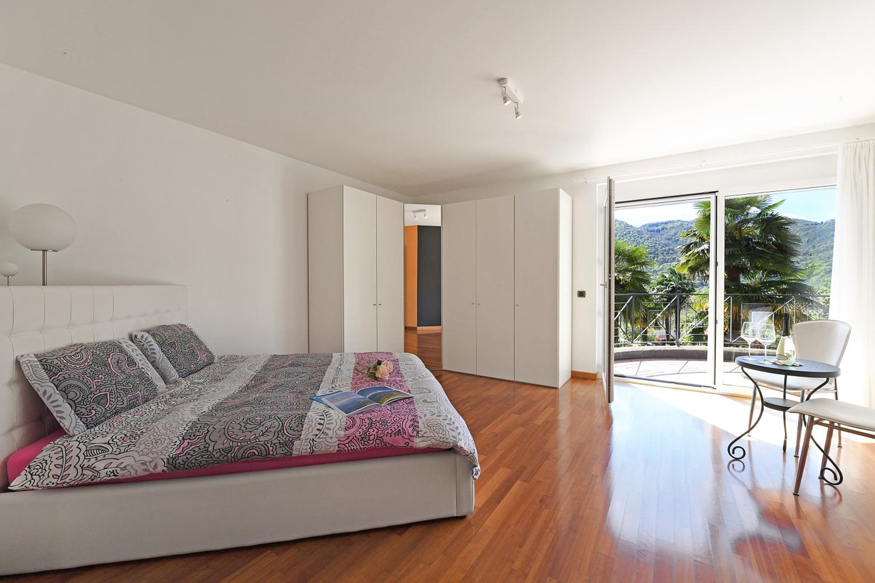 Sunny House- Happy Rentals