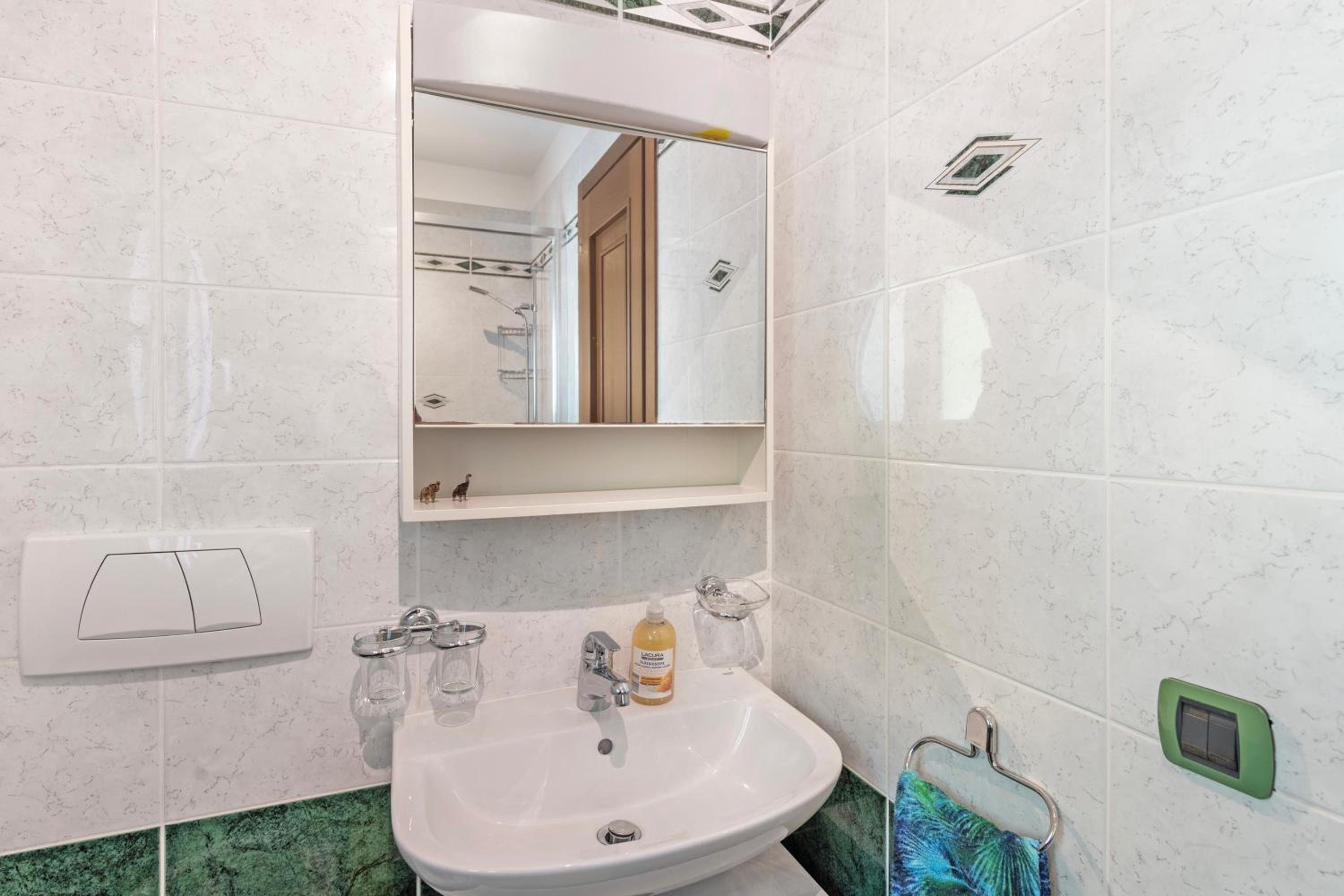 Sunny House- Happy Rentals