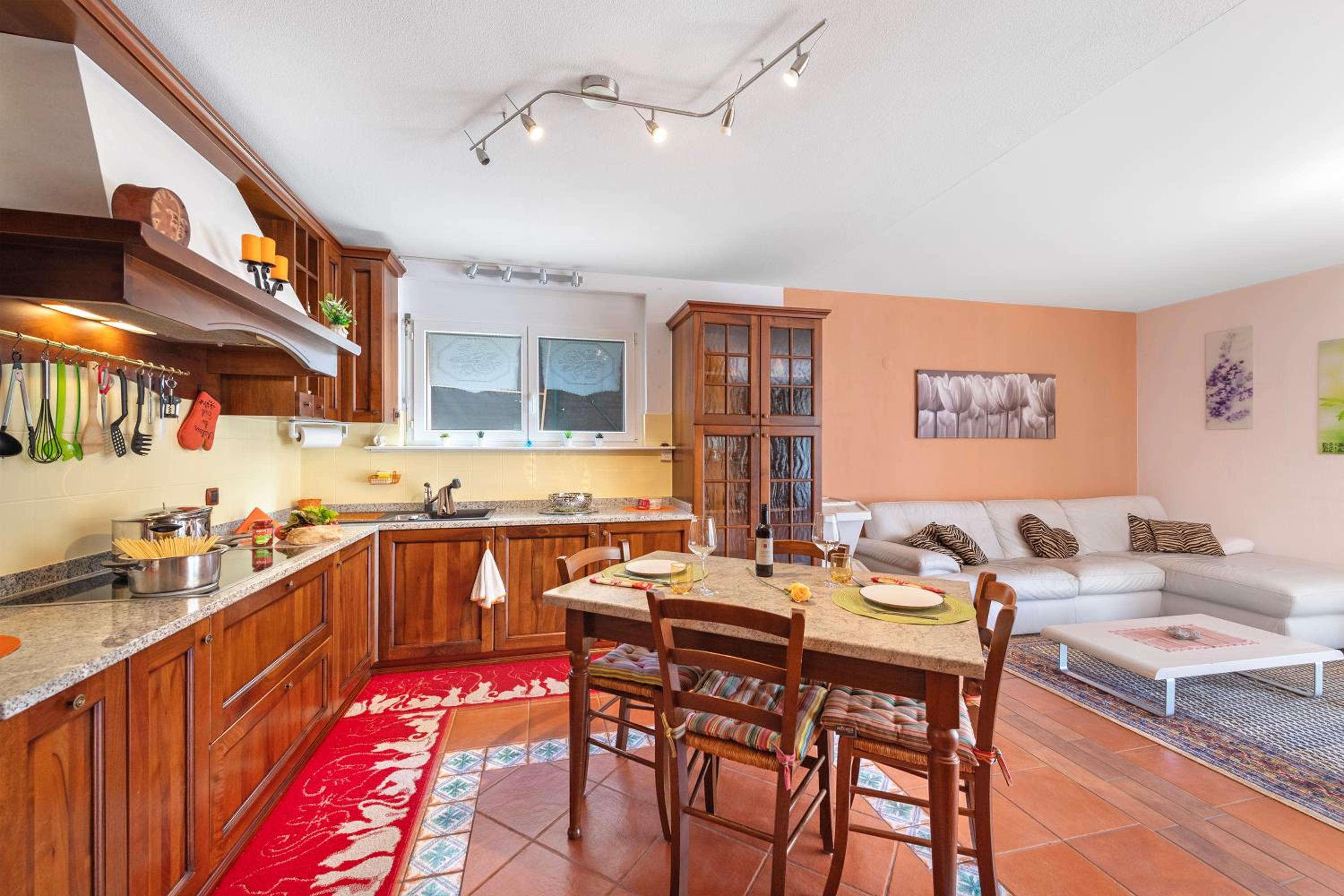 Sunny House- Happy Rentals