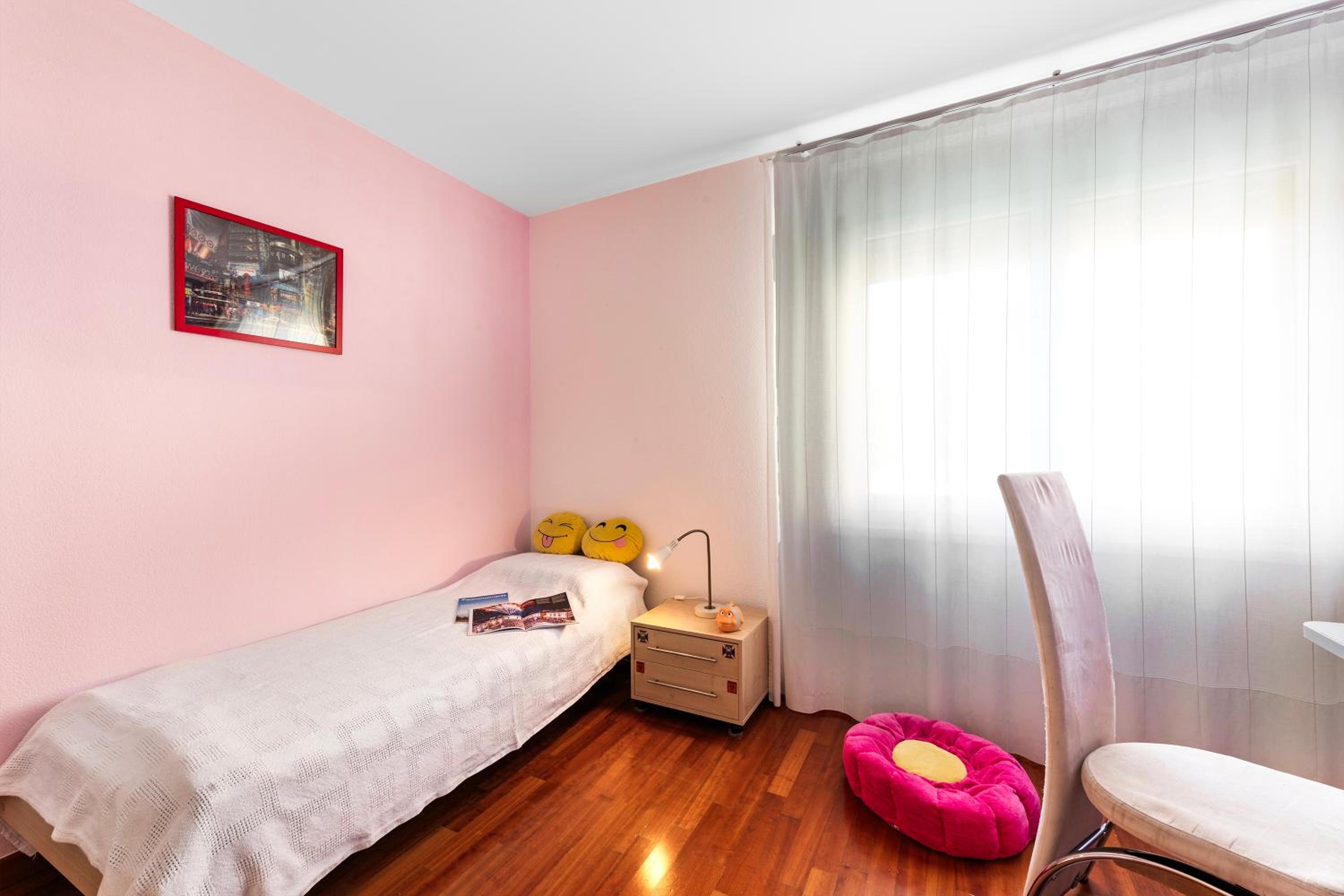 Sunny House- Happy Rentals