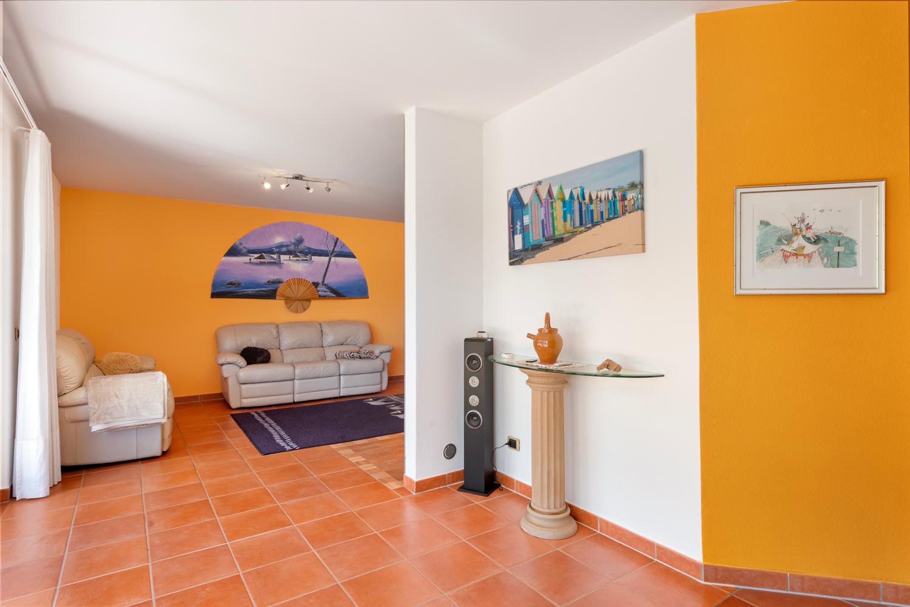 Sunny House- Happy Rentals