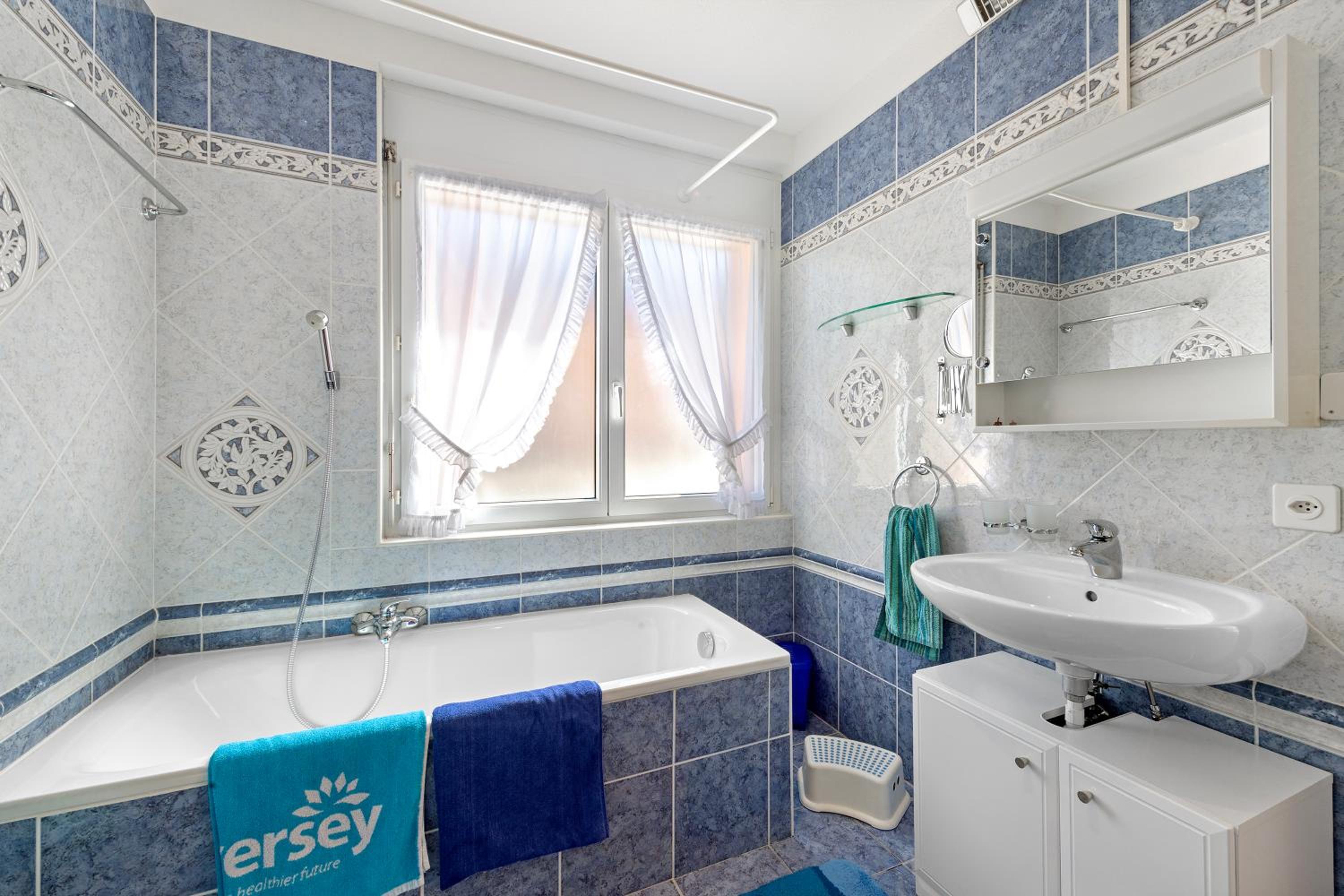 Sunny House- Happy Rentals
