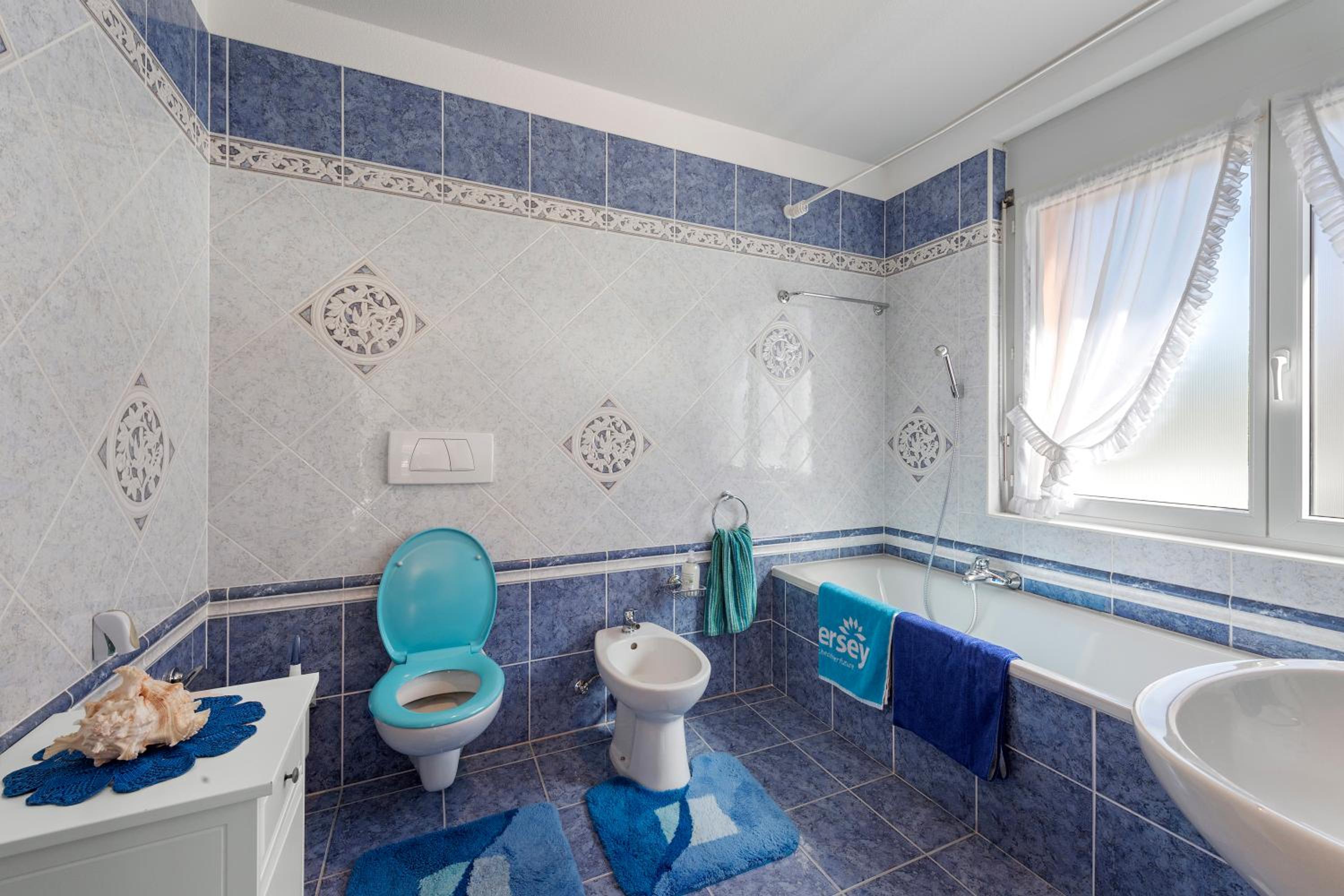 Sunny House- Happy Rentals