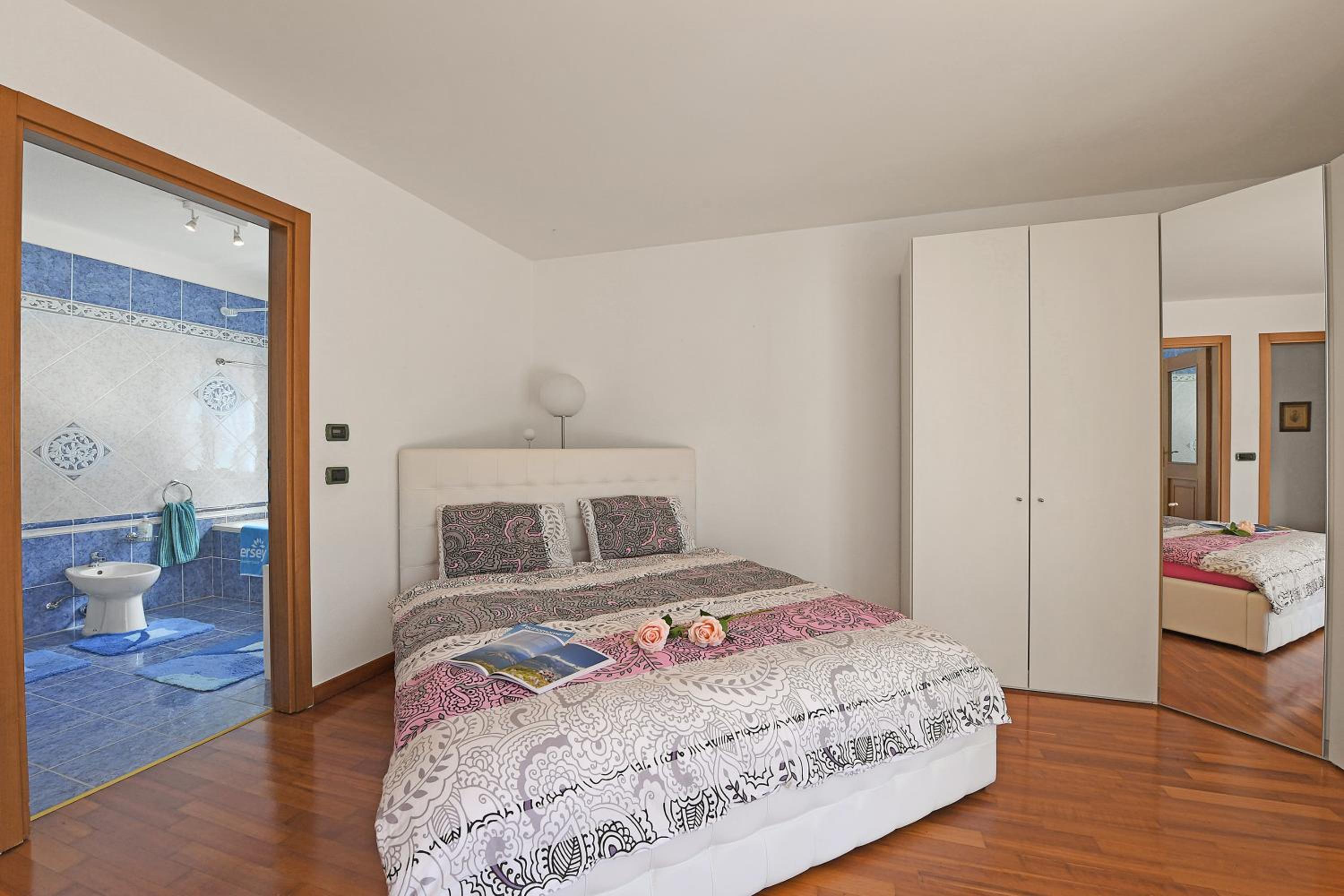 Sunny House- Happy Rentals