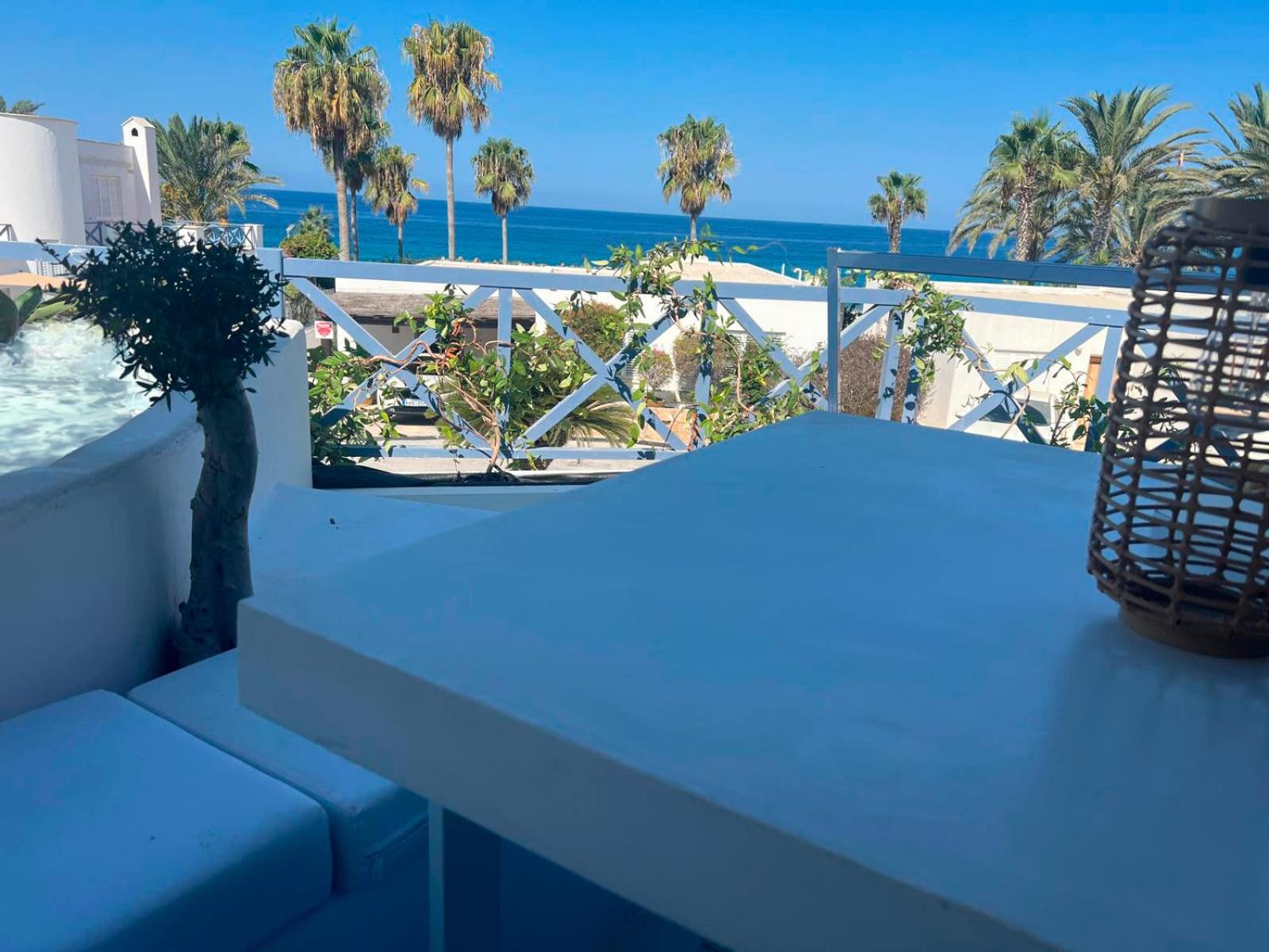 Sunset Deluxe Villa and Studios