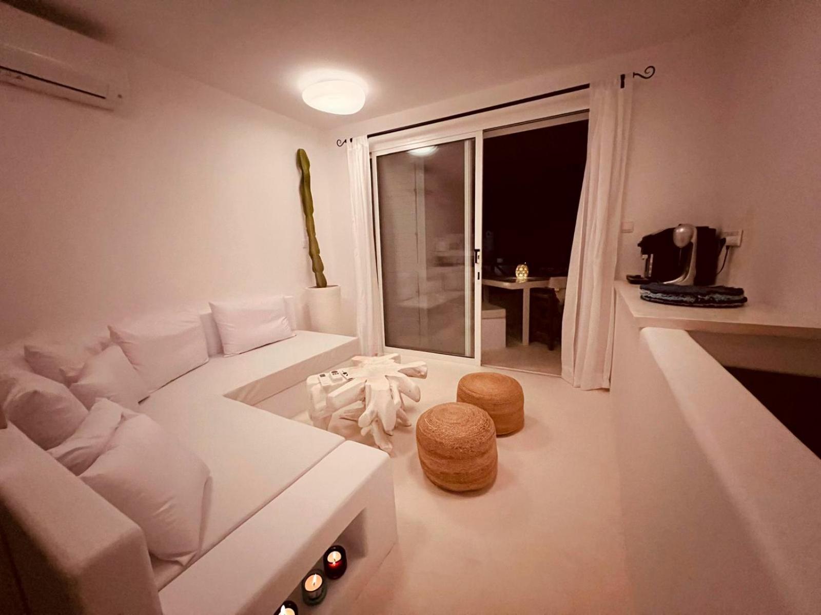 Sunset Deluxe Villa and Studios