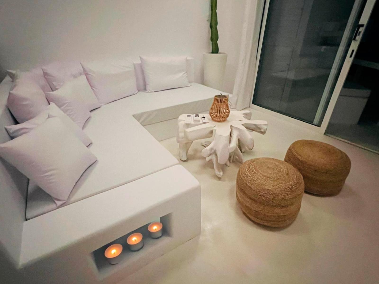 Sunset Deluxe Villa and Studios
