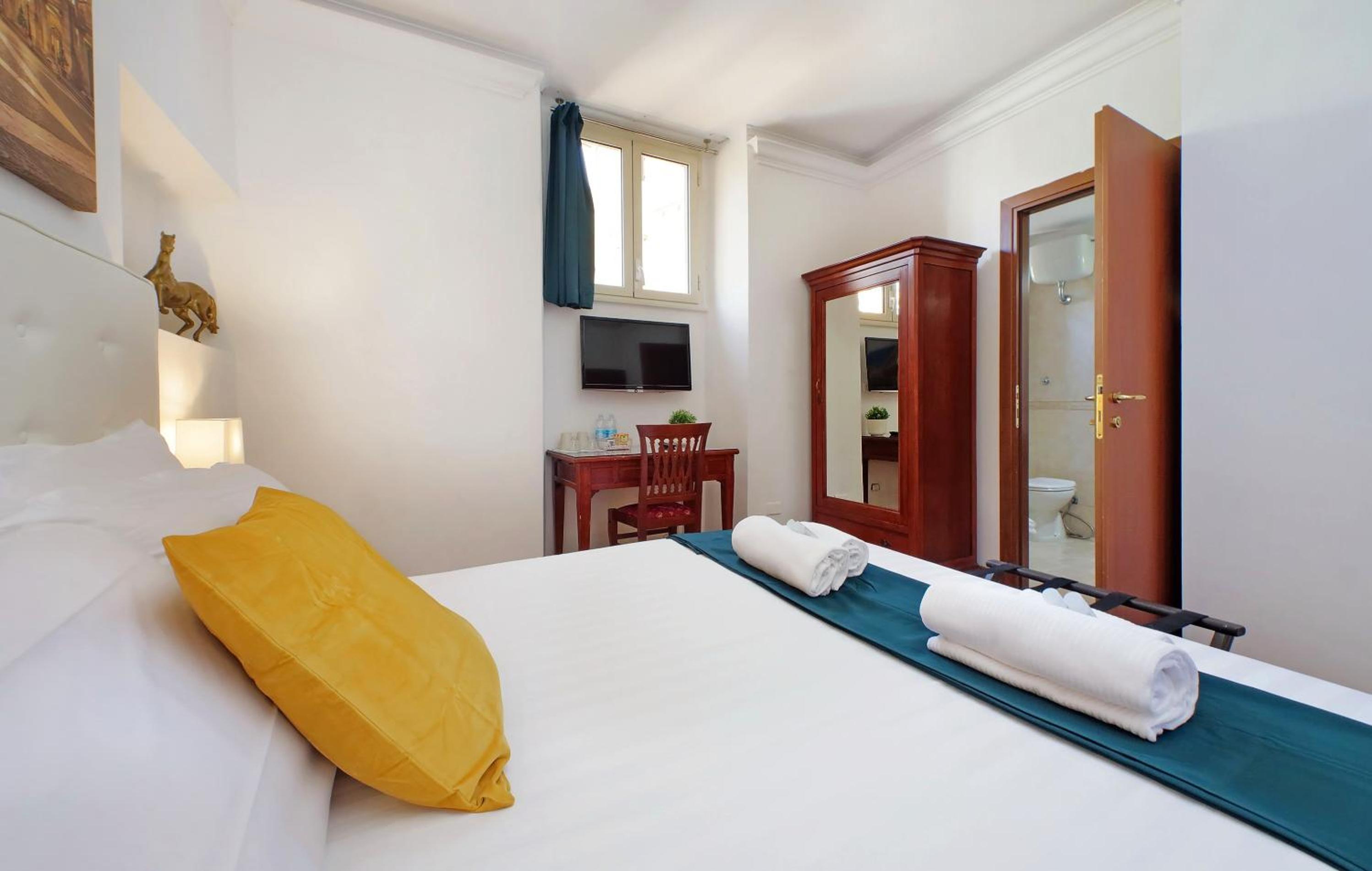Romulus Rooms by Hostand