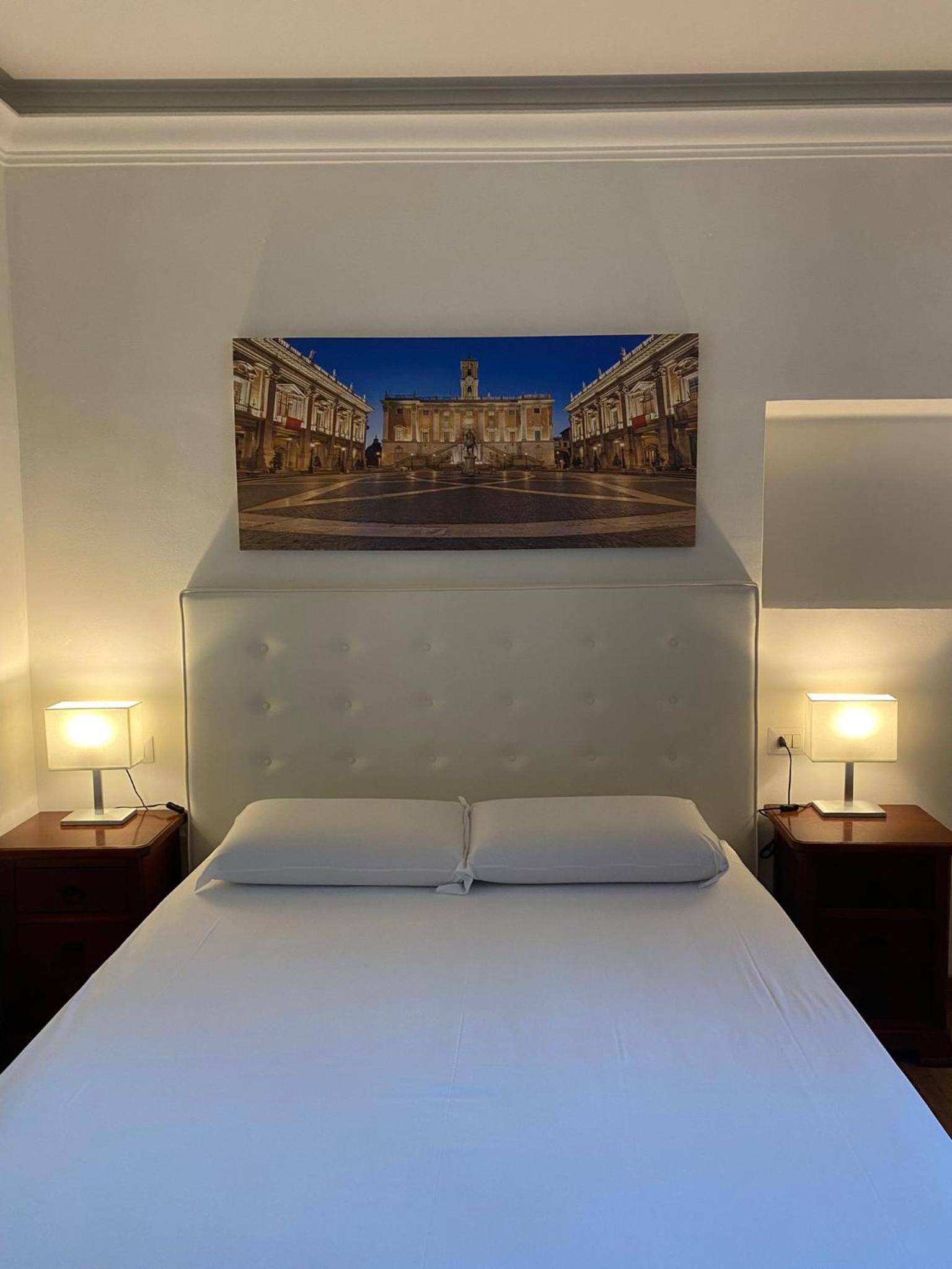 Romulus Rooms by Hostand