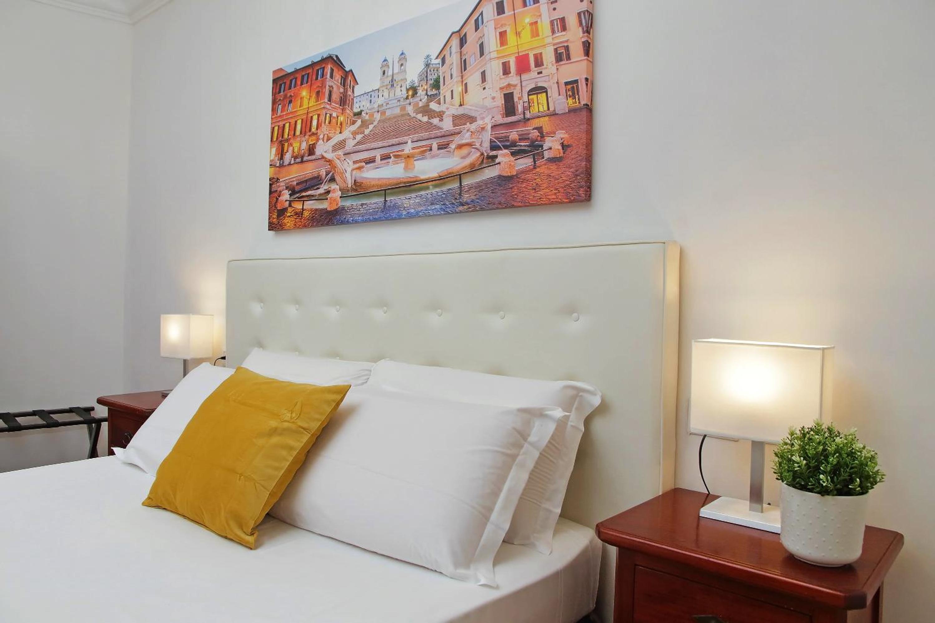 Romulus Rooms by Hostand