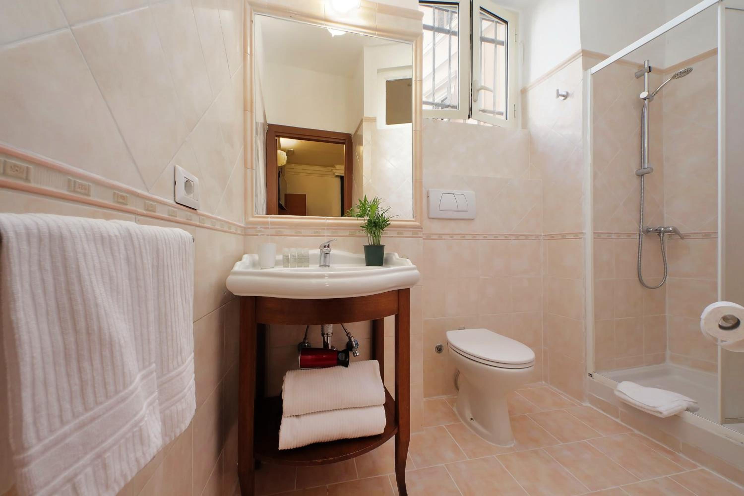 Romulus Rooms by Hostand