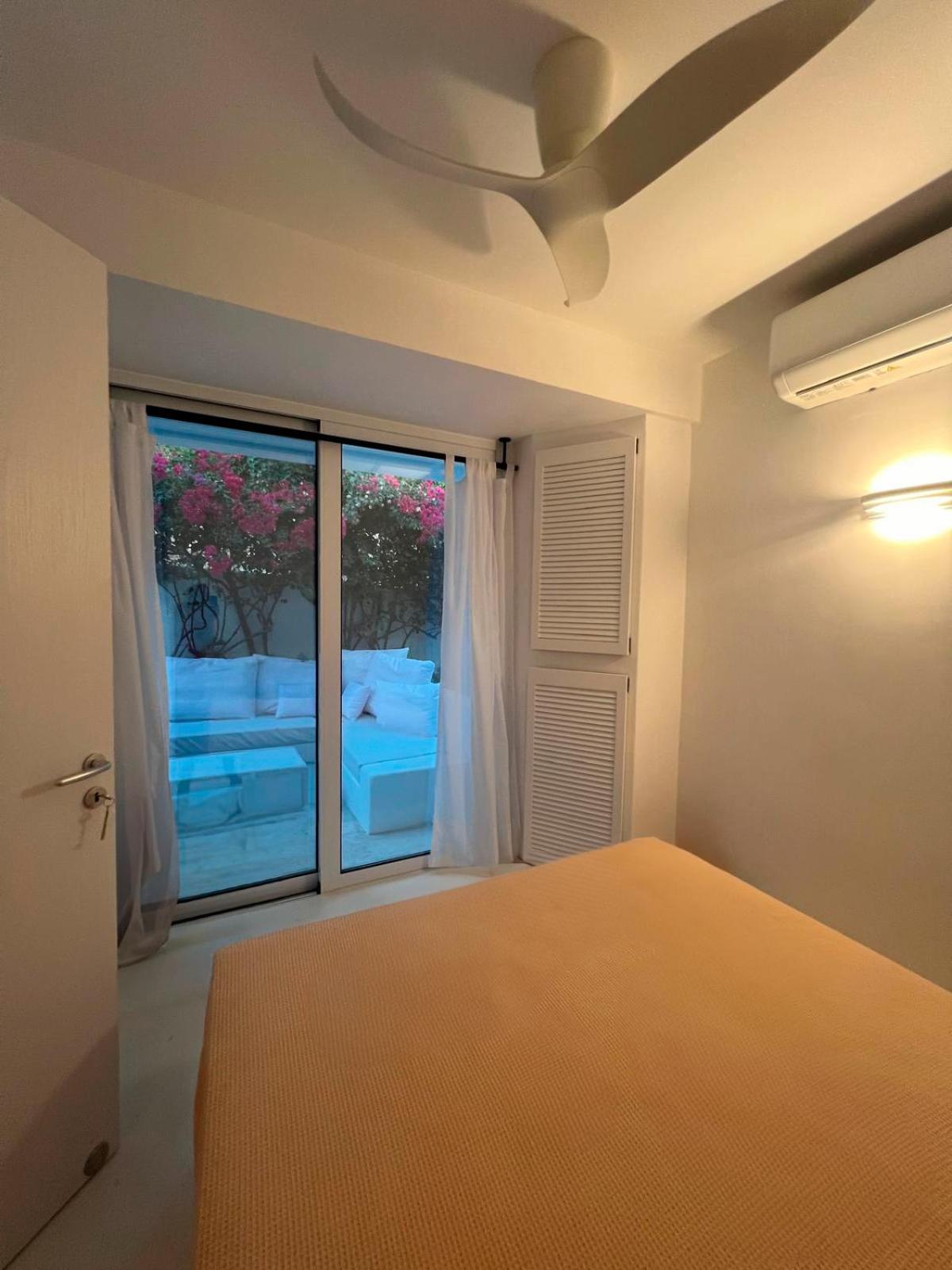 Sunset Deluxe Villa and Studios