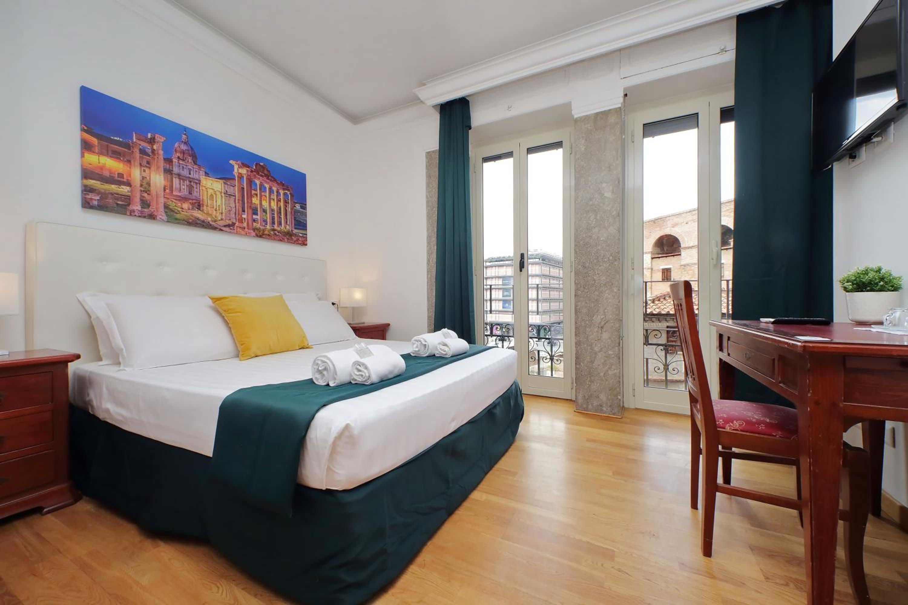 Romulus Rooms by Hostand