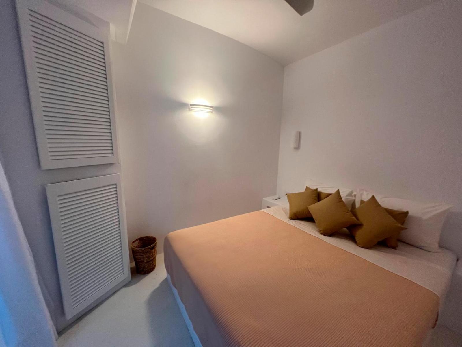Sunset Deluxe Villa and Studios