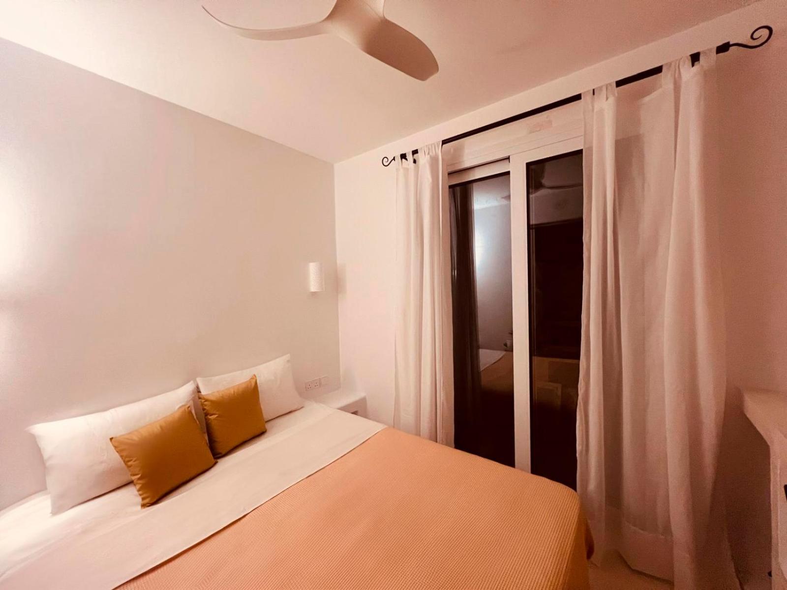 Sunset Deluxe Villa and Studios