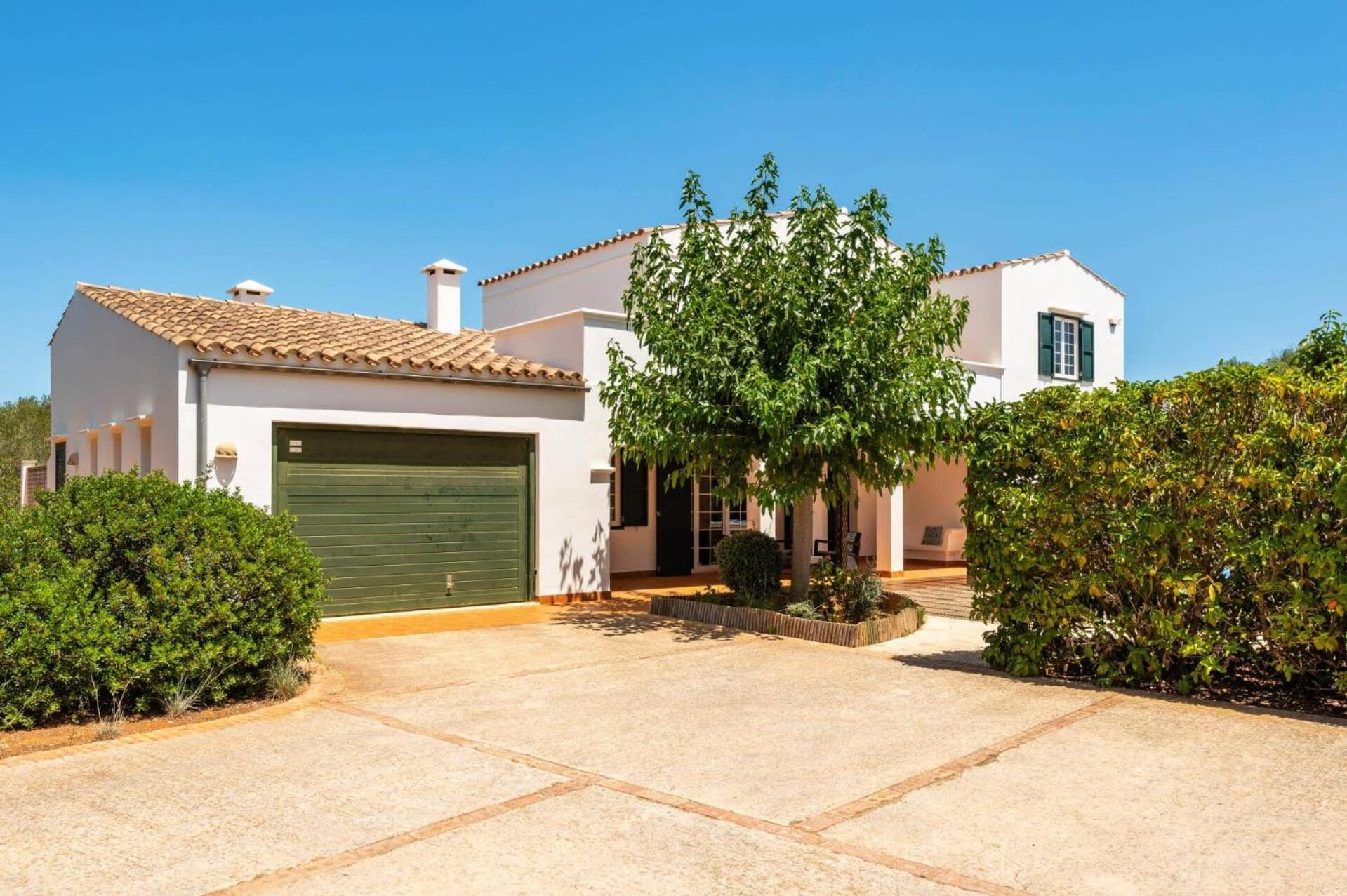 Villa Biniparrell by Villa Plus