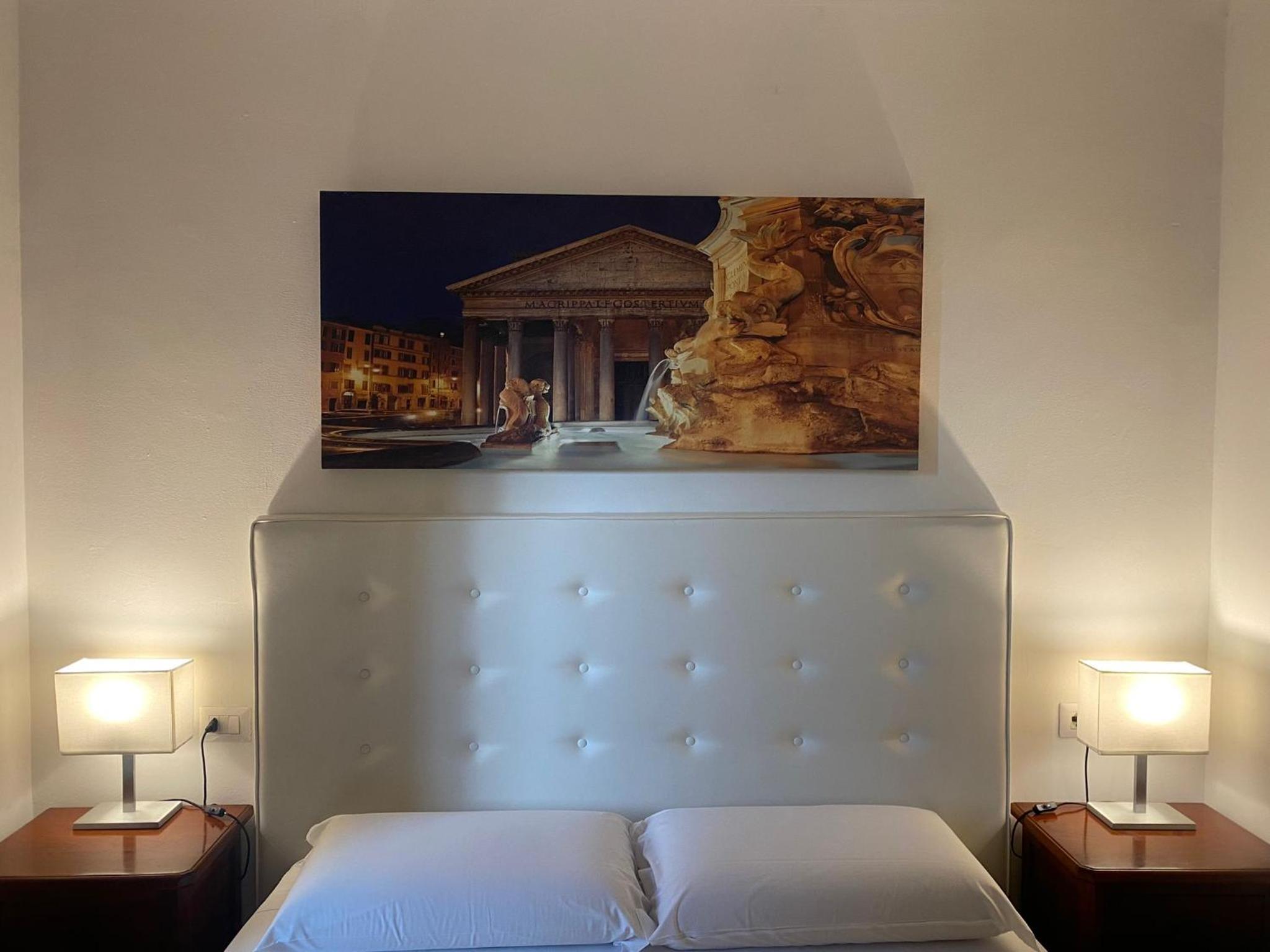 Romulus Rooms by Hostand