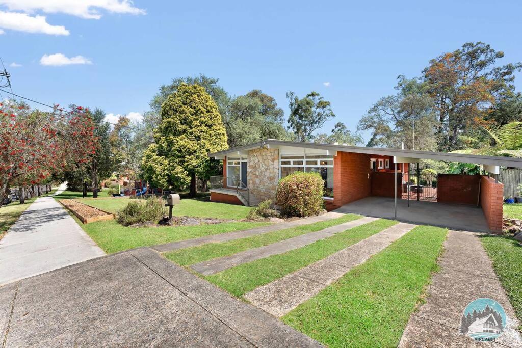 Modern House with Spacious Backyard in Telopea