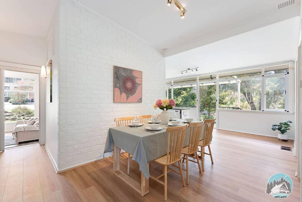 Modern House with Spacious Backyard in Telopea
