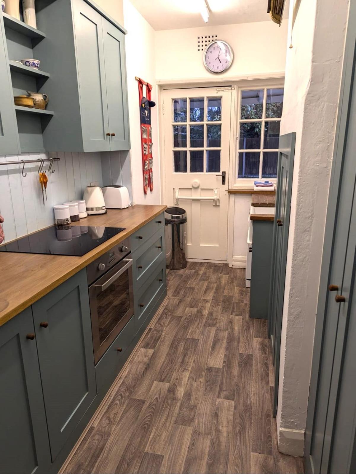 Cosy Cottage with Large Garden I Semi Rural Retreat! Nearby Countryside, Beaches & Goodwood - Chichester Holiday Properties view 4