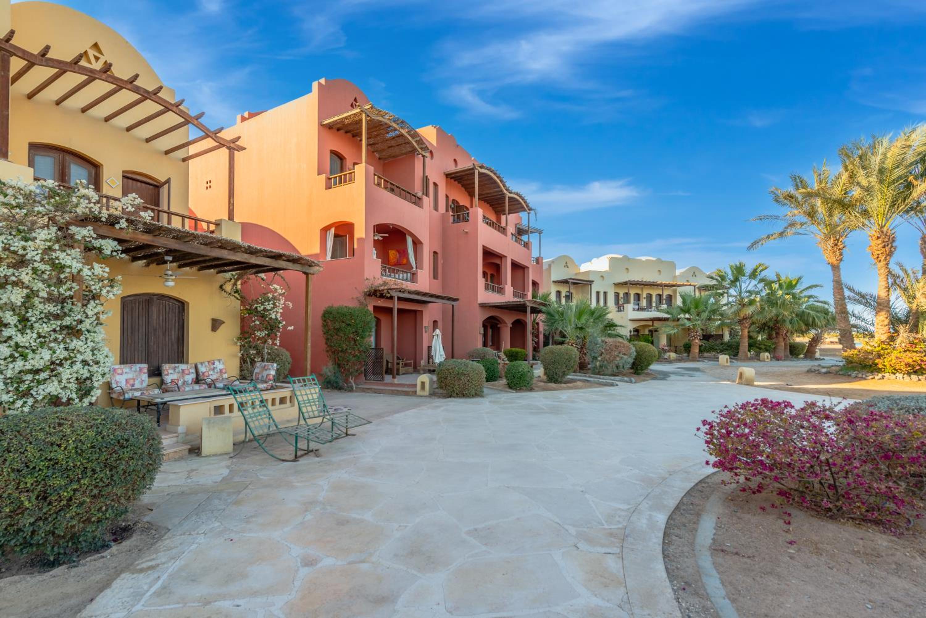 Special style apartment with pool at lagoon