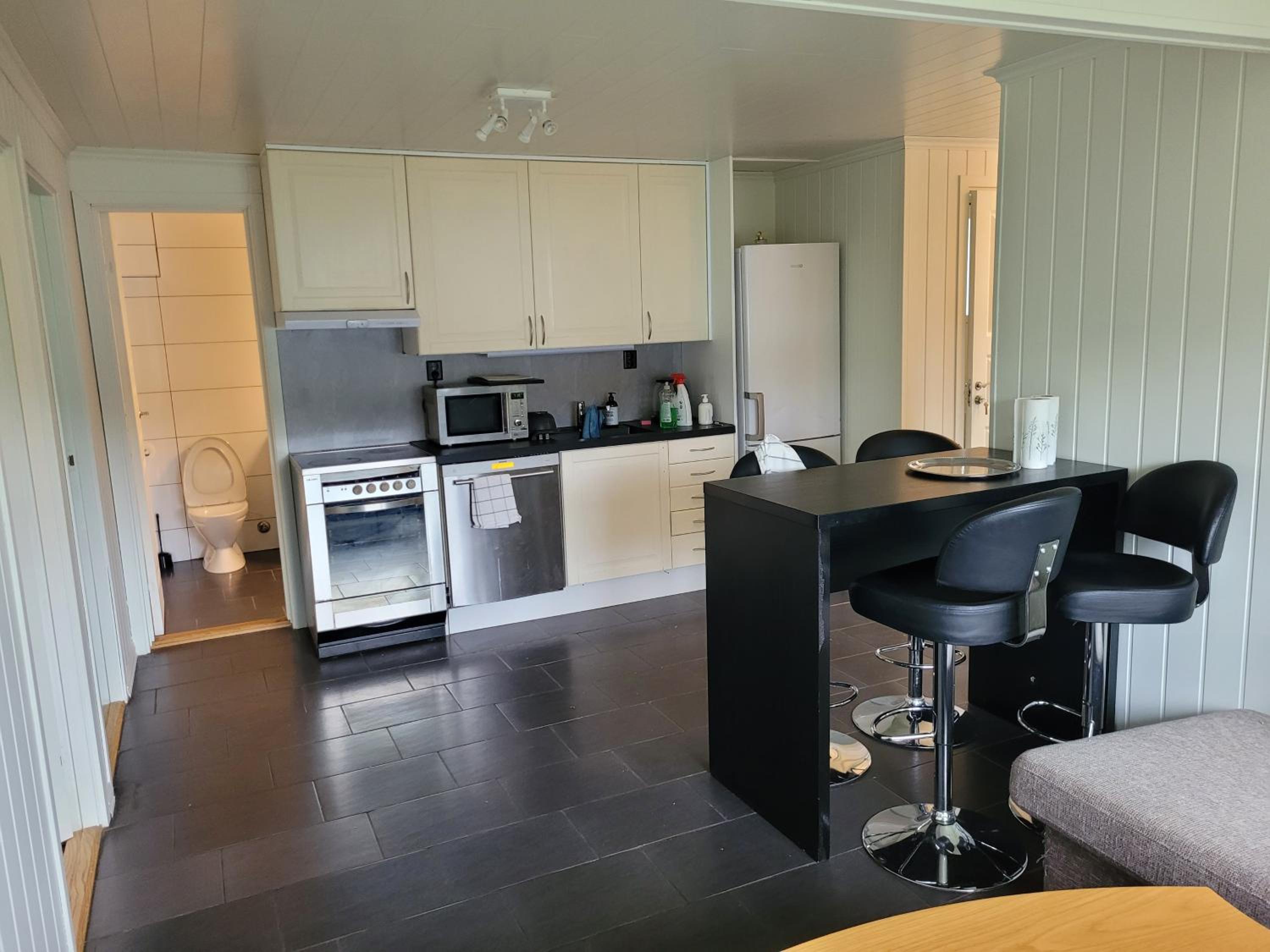 Explore Tromso Apartment with four bedrooms and beautiful view view 5
