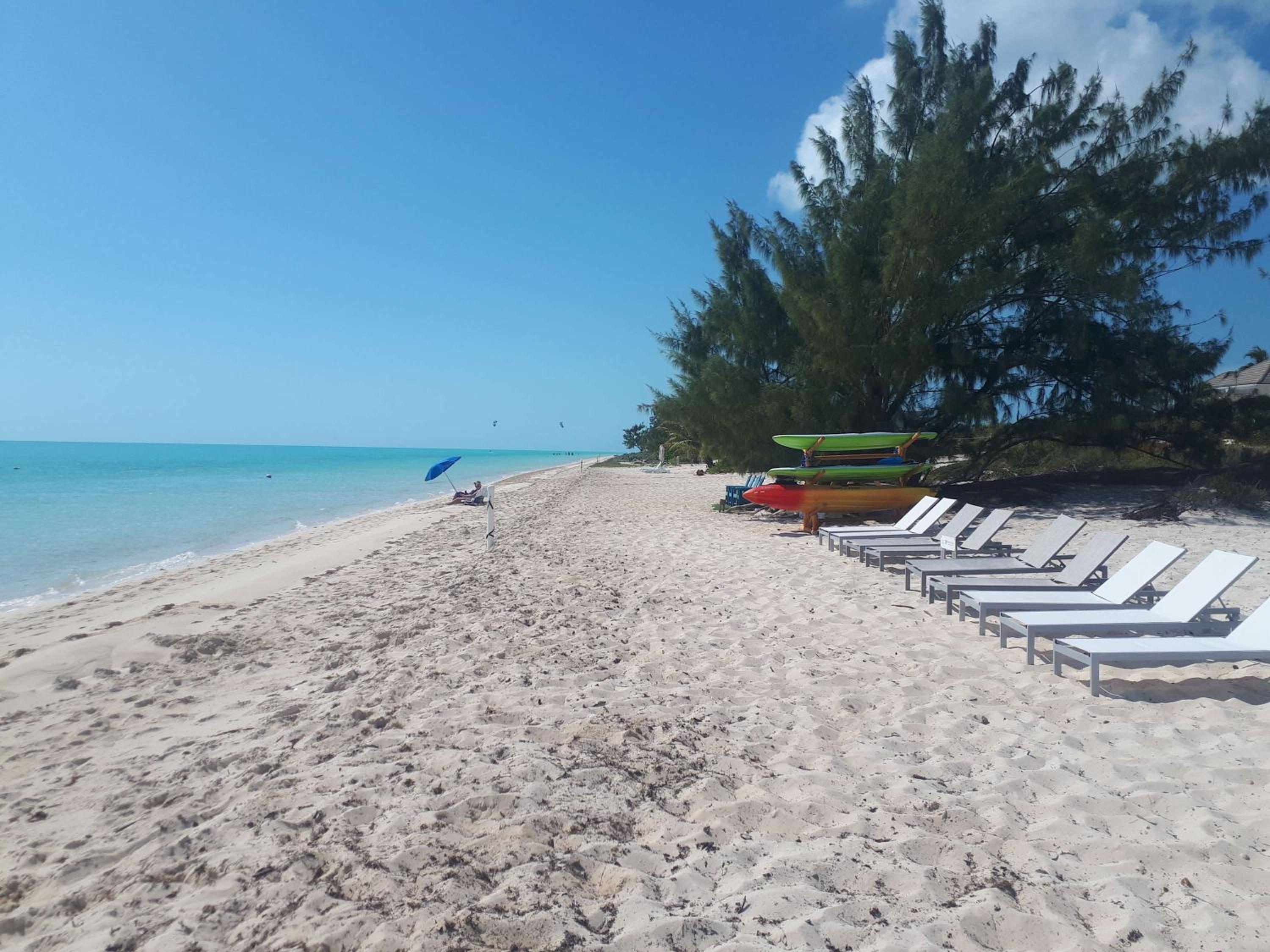 TOP Recommended Private Vacation Villa with Pool, Beach Access, Resort Amenities - White Villas v9 view 3