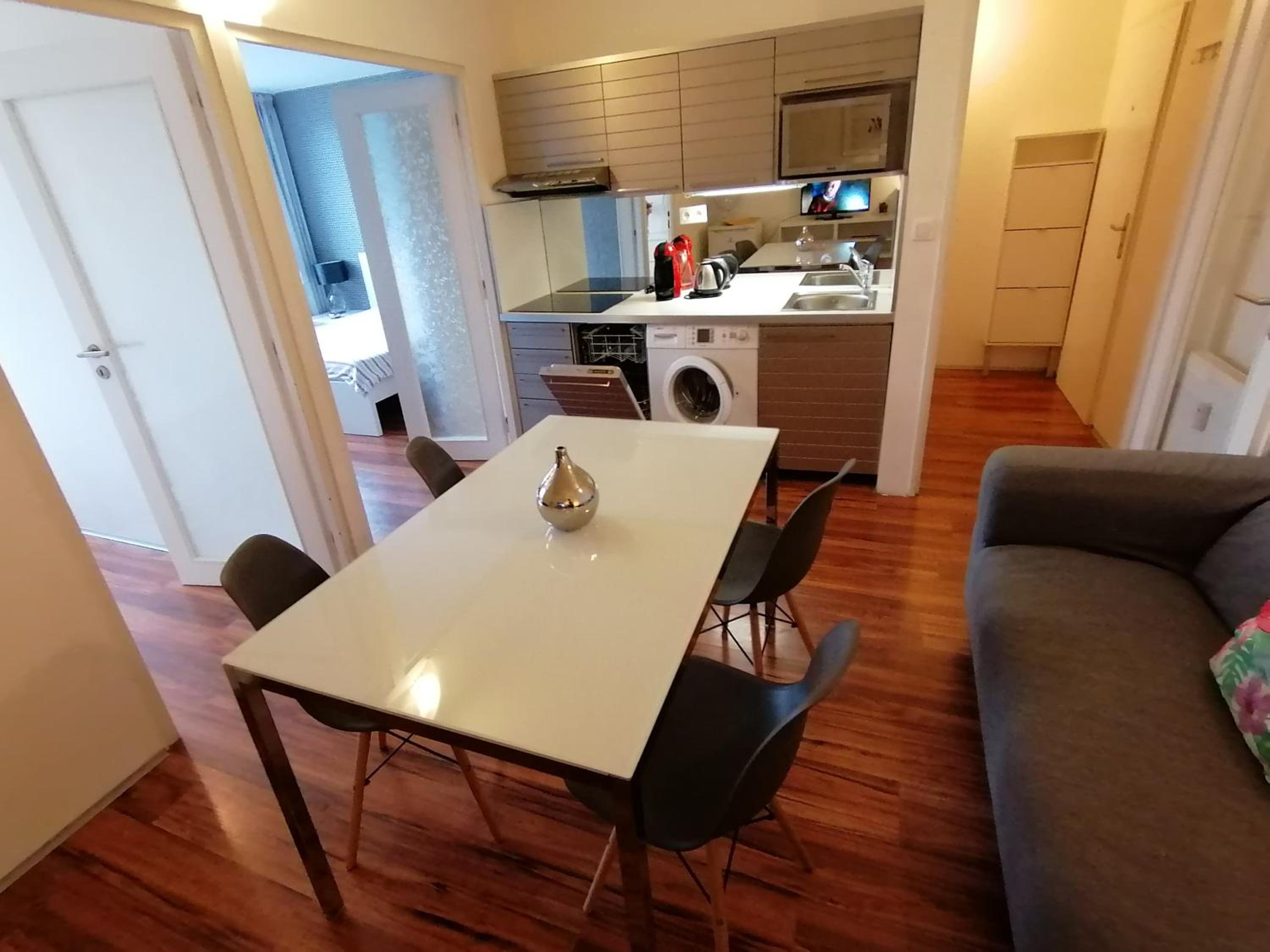 Golden Family Apartments