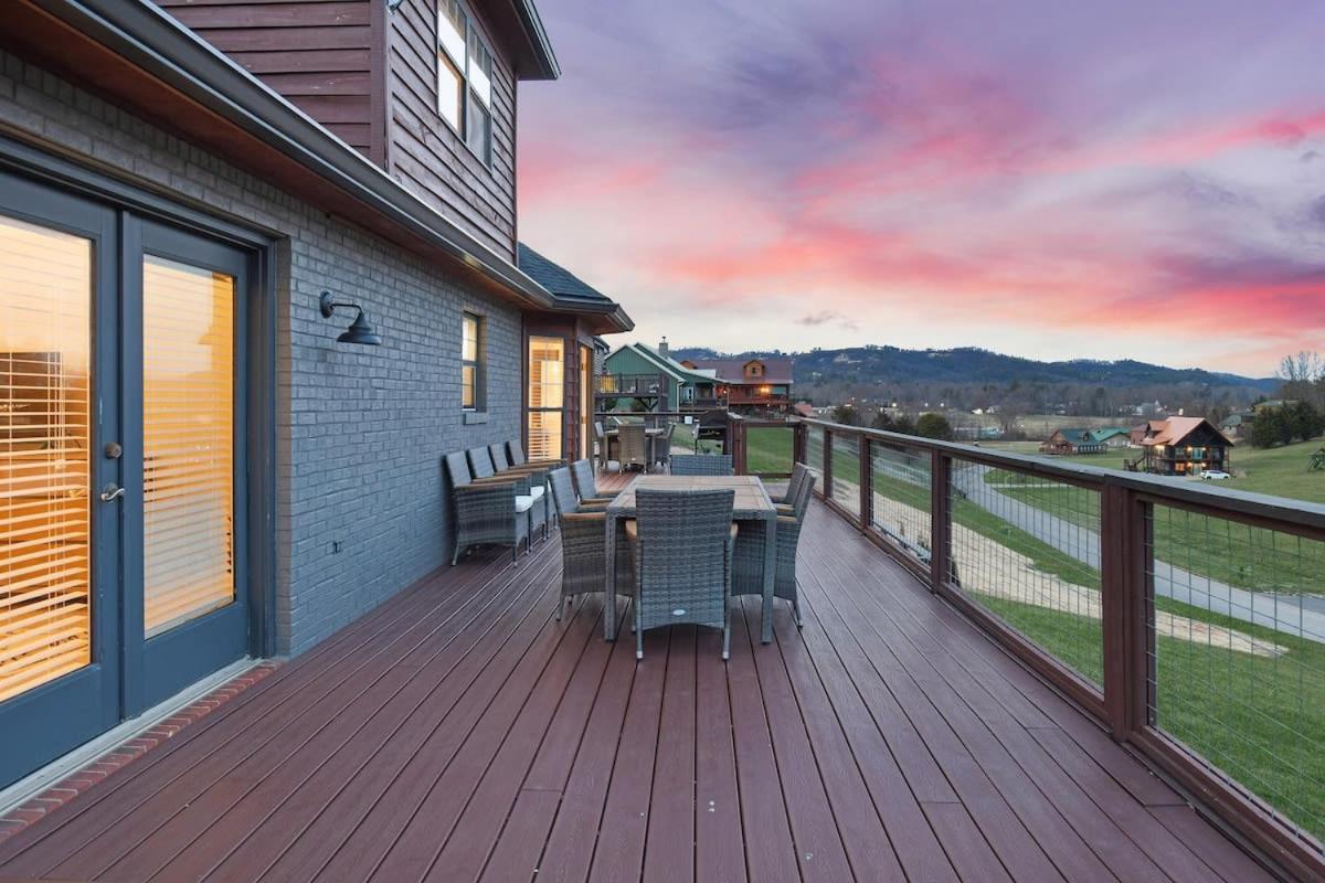 Greystone In The Smokies - Luxury Lodge - Pool view 2