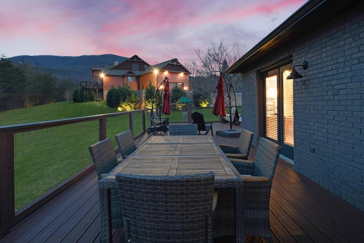 Greystone In The Smokies - Luxury Lodge - Pool view 3