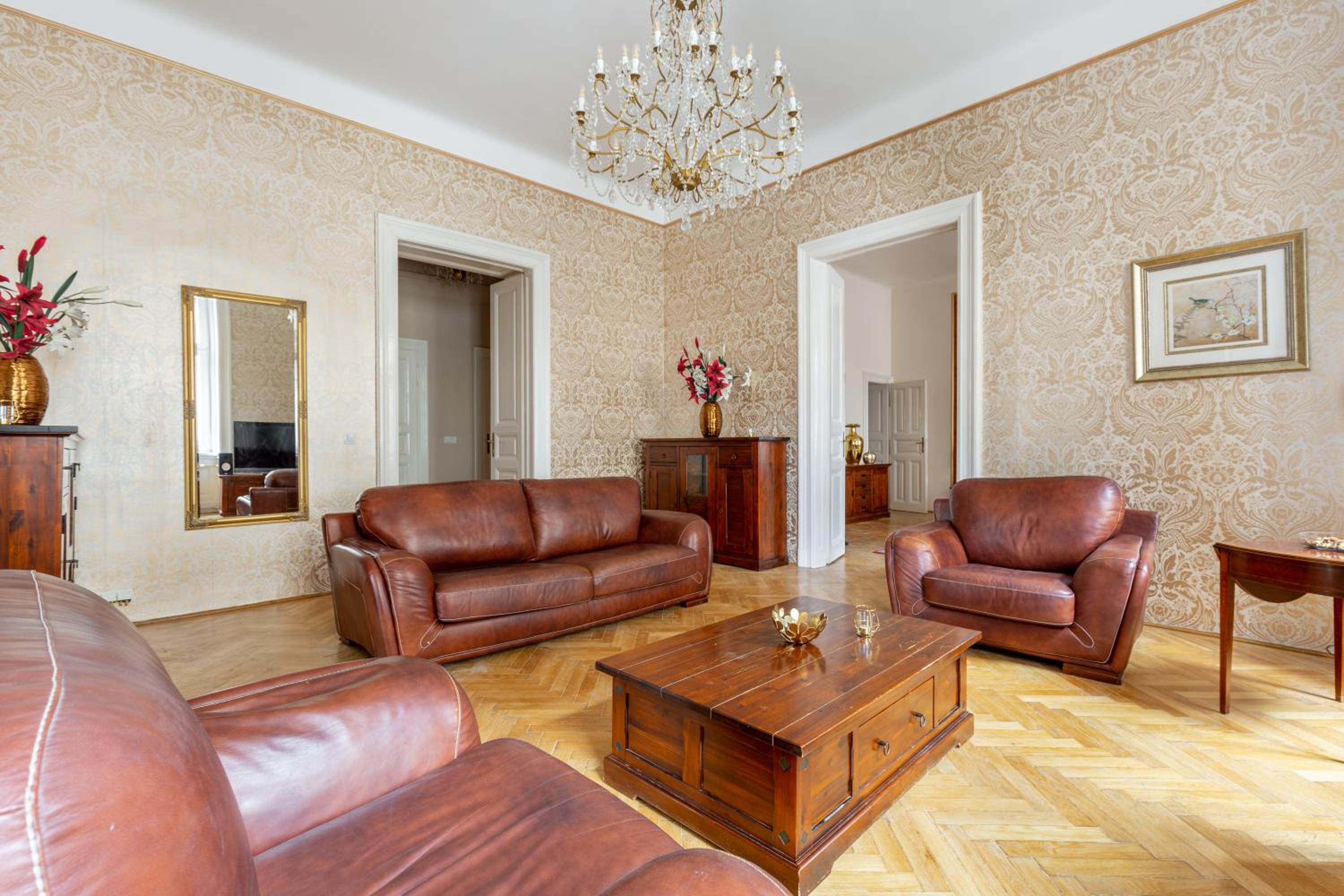 Rom-Antique Residence at City Center view 5