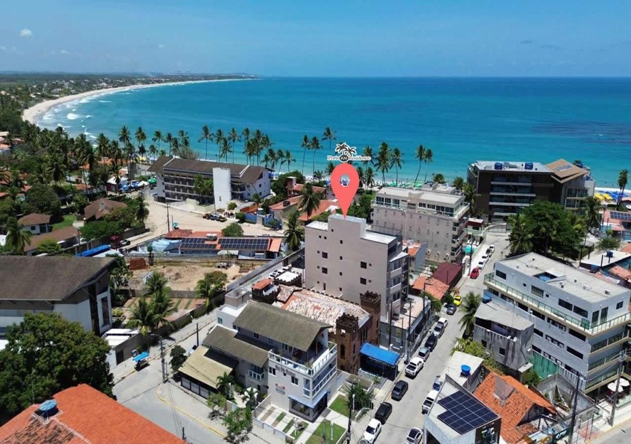 Centro da vila a 50m do mar com cozinha completa, varanda e piscina com vista panorâmica