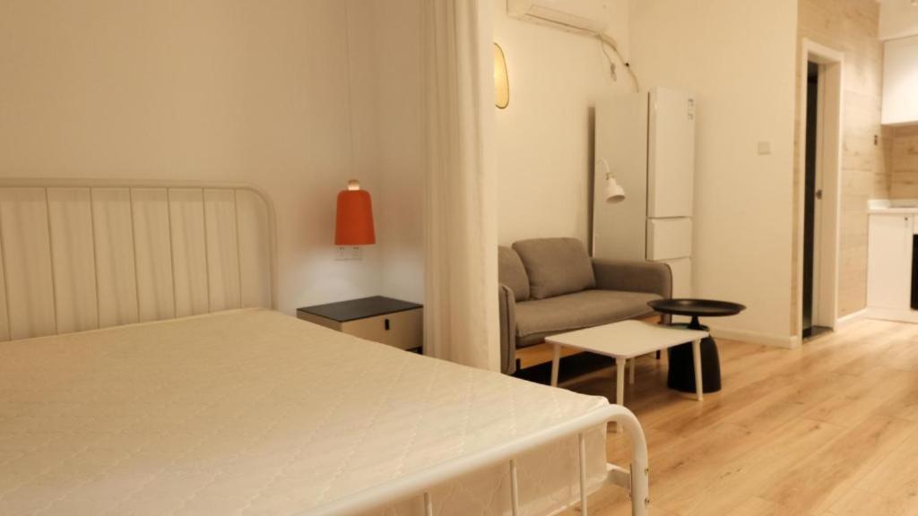 Ji Hotel Shanghai Changshou Road - Near Metro Line 13&14,Free Luggage Storage,English Service