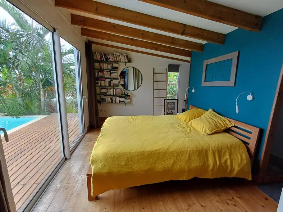 Grande villa dans l'ouest - belle vue mer - piscine - jacuzzi - 4 chambres - jardin view 2