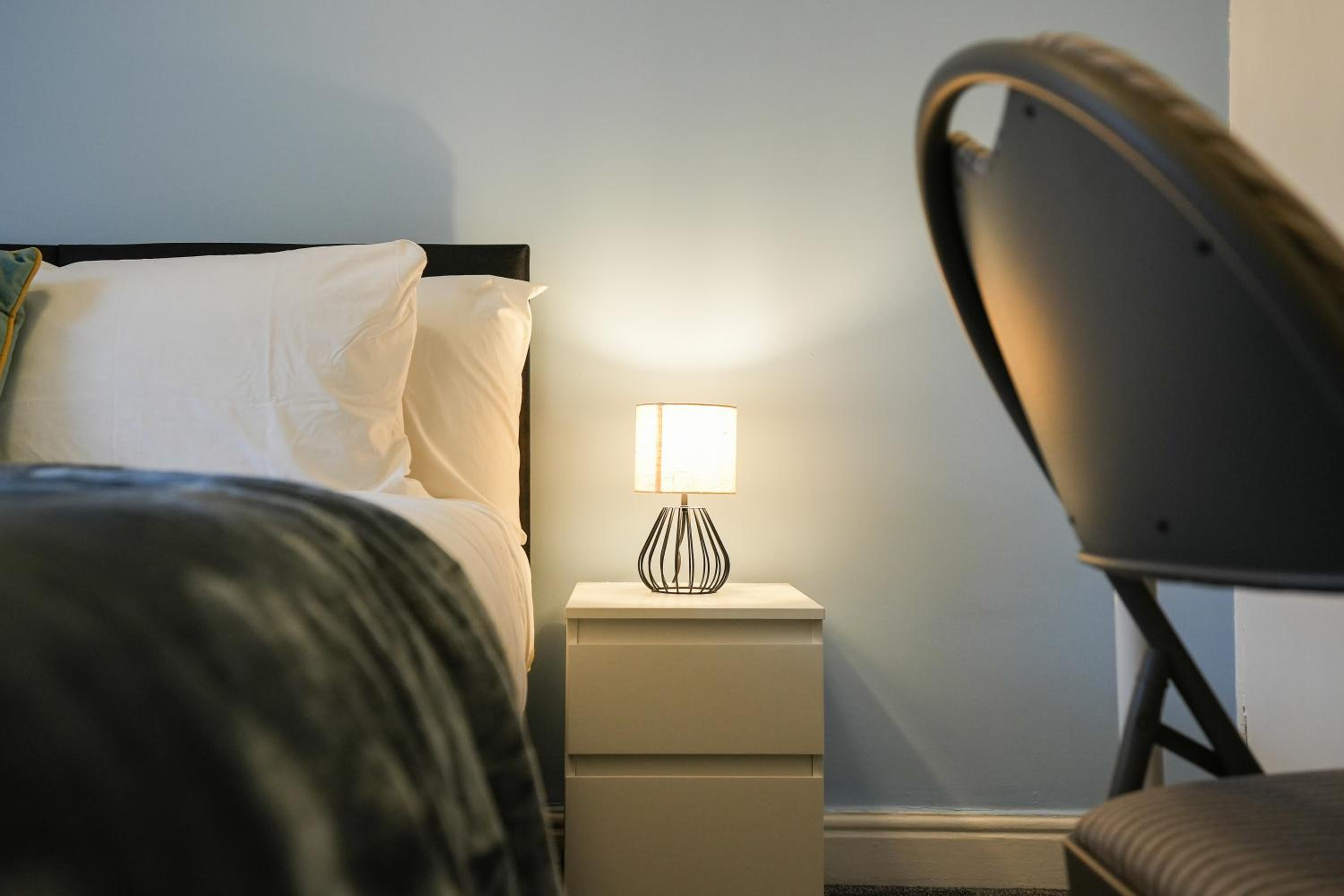 Myrtle House - Spacious 4 Bed, FREE Parking & Close to the City Centre, Great for Contractors, Groups & Families - Hosted by Stay Host Save view 4