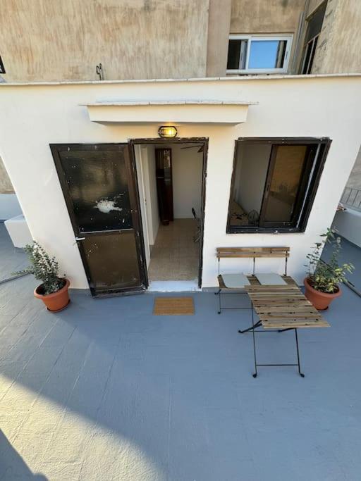 Sunny Rooftop Studio in Center with City Views photo 5