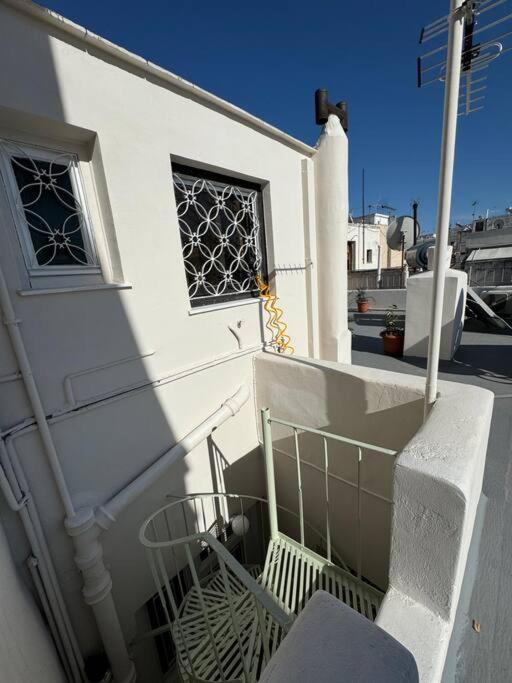 Sunny Rooftop Studio in Center with City Views photo 3